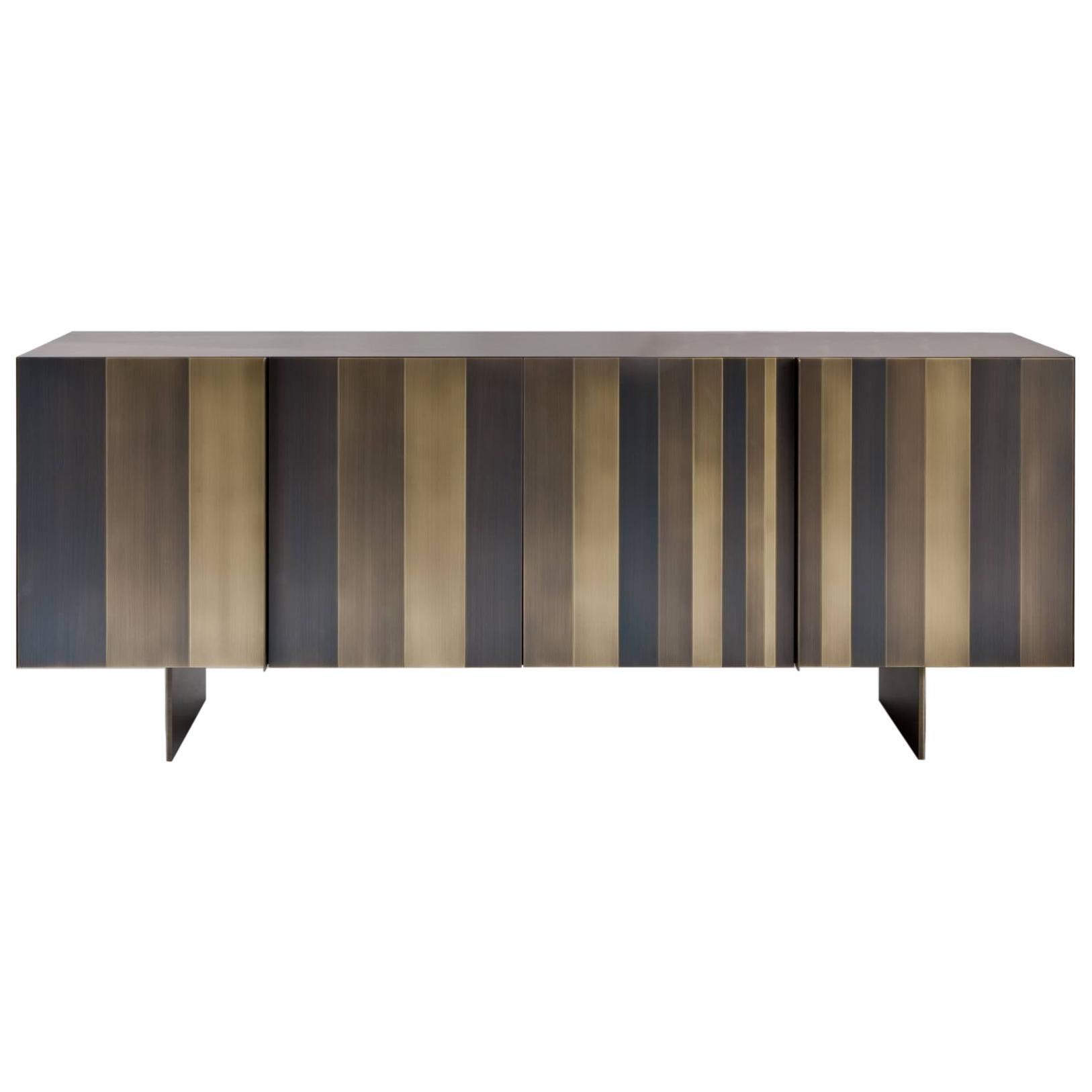 Laurameroni „Stars“ Modernes niedriges Sideboard aus brüniertem Messing von Bartoli Design