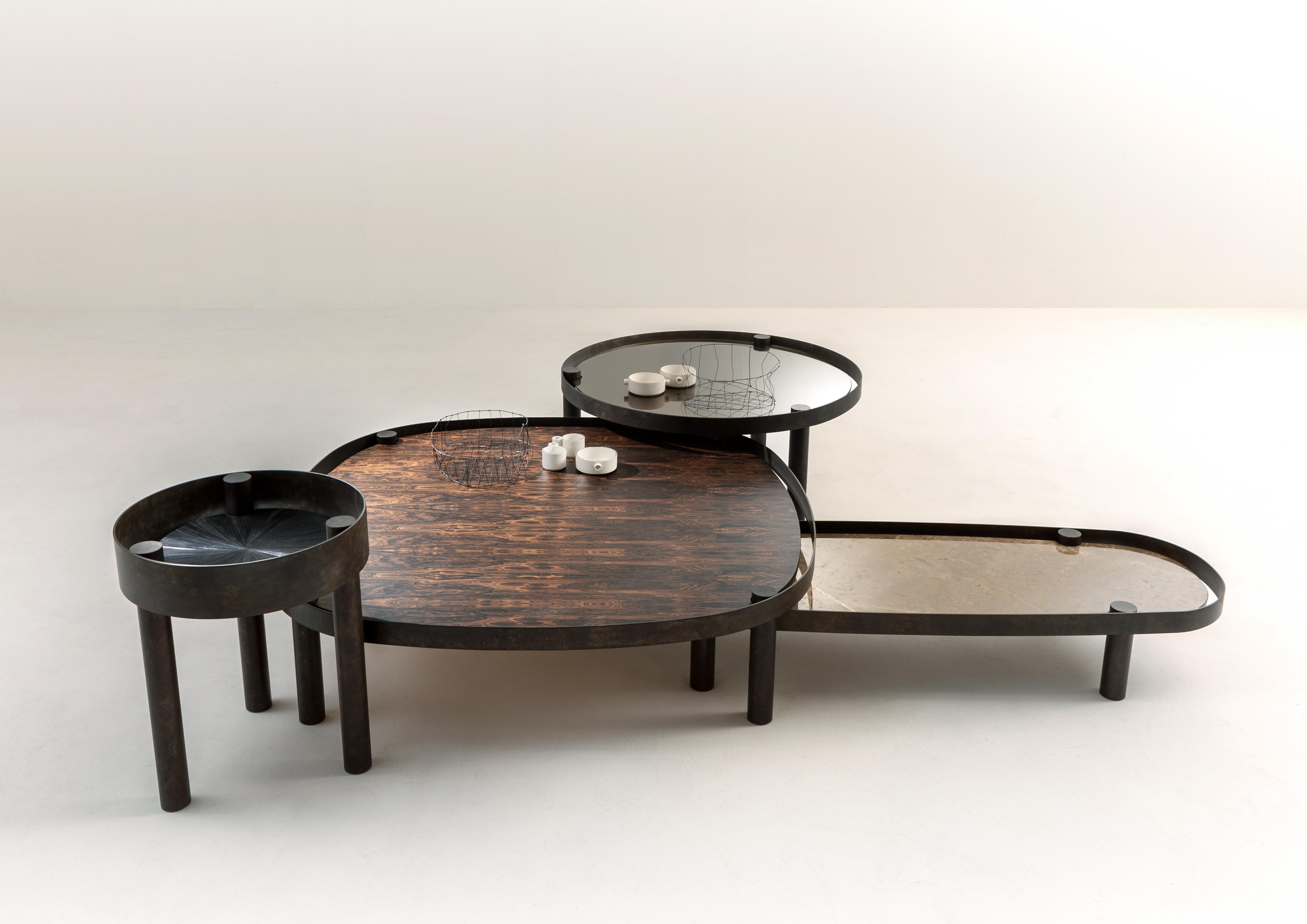Buriné Ensemble de tables basses Tray de Laurameroni en matériaux personnalisés en vente