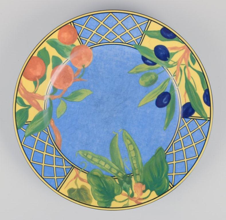 Laure Japy, Paris / Limoges, France.
Porcelain cover plate.
Fruit motif.
1970s/80s.
Marked.
In fine condition with signs of use in the form of scratches.
Dimensions: Diameter 29.5 cm x Height 3.0 cm.