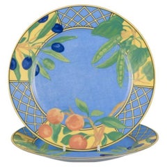 Laure Japy, París / Limoges, Francia. Dos platos de porcelana. Motivo frutal.