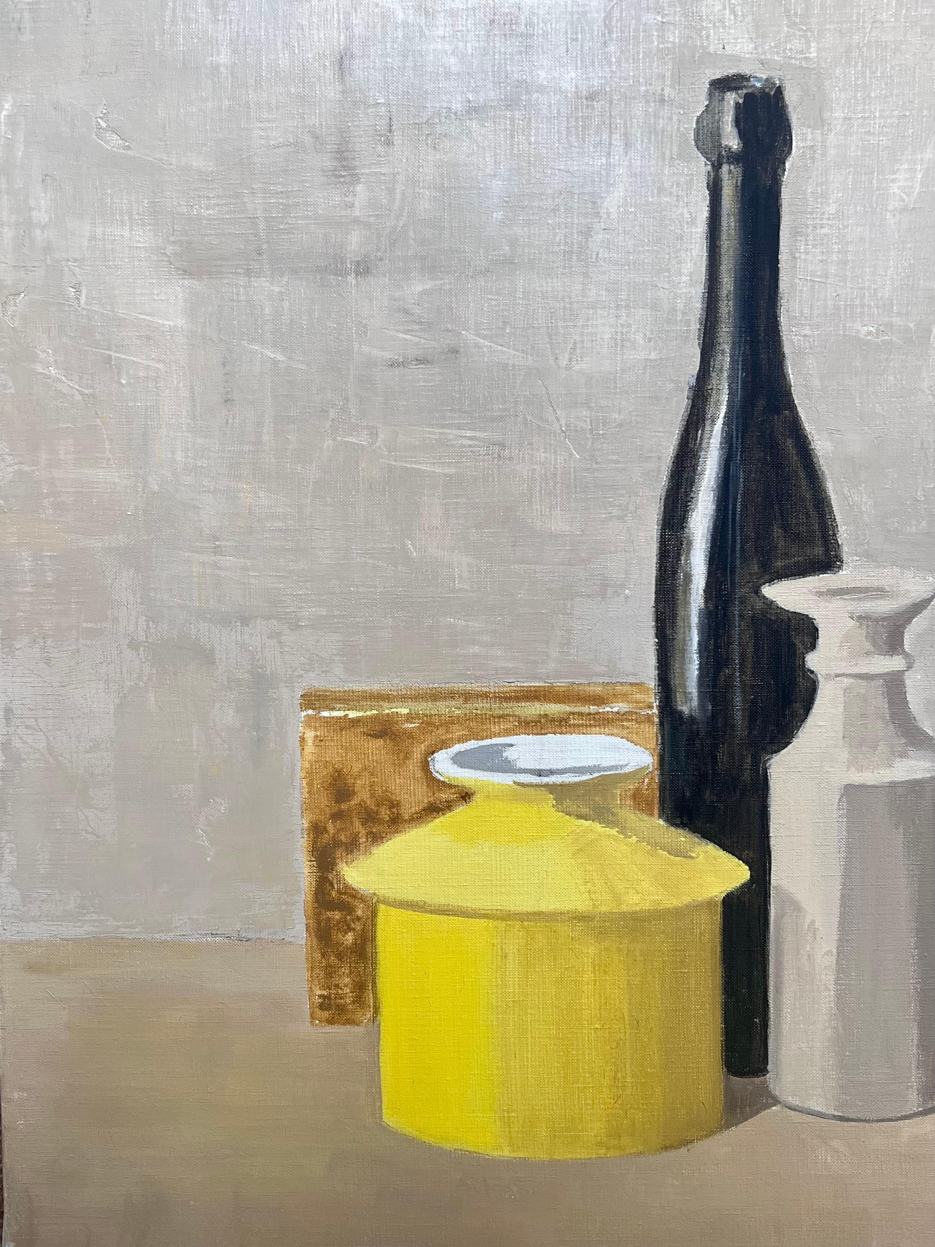 Peinture à l'huile moderniste française du 20e siècle Nature morte à la bouteille de vin et au vase jaune - Cubisme Painting par Laure Noetzin-Azam (French 1929-2024)