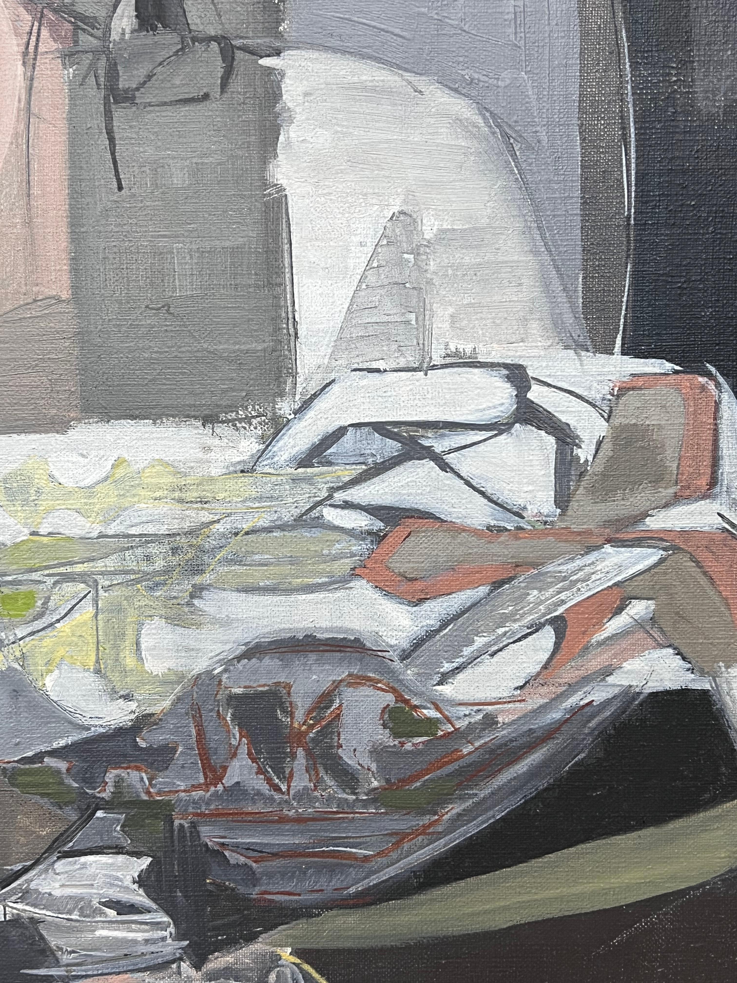 Belle peinture à l'huile cubiste française du 20e siècle Nature morte aux tons gris et sourds - Gris Interior Painting par Laure Noetzin-Azam (French 1929-2024)