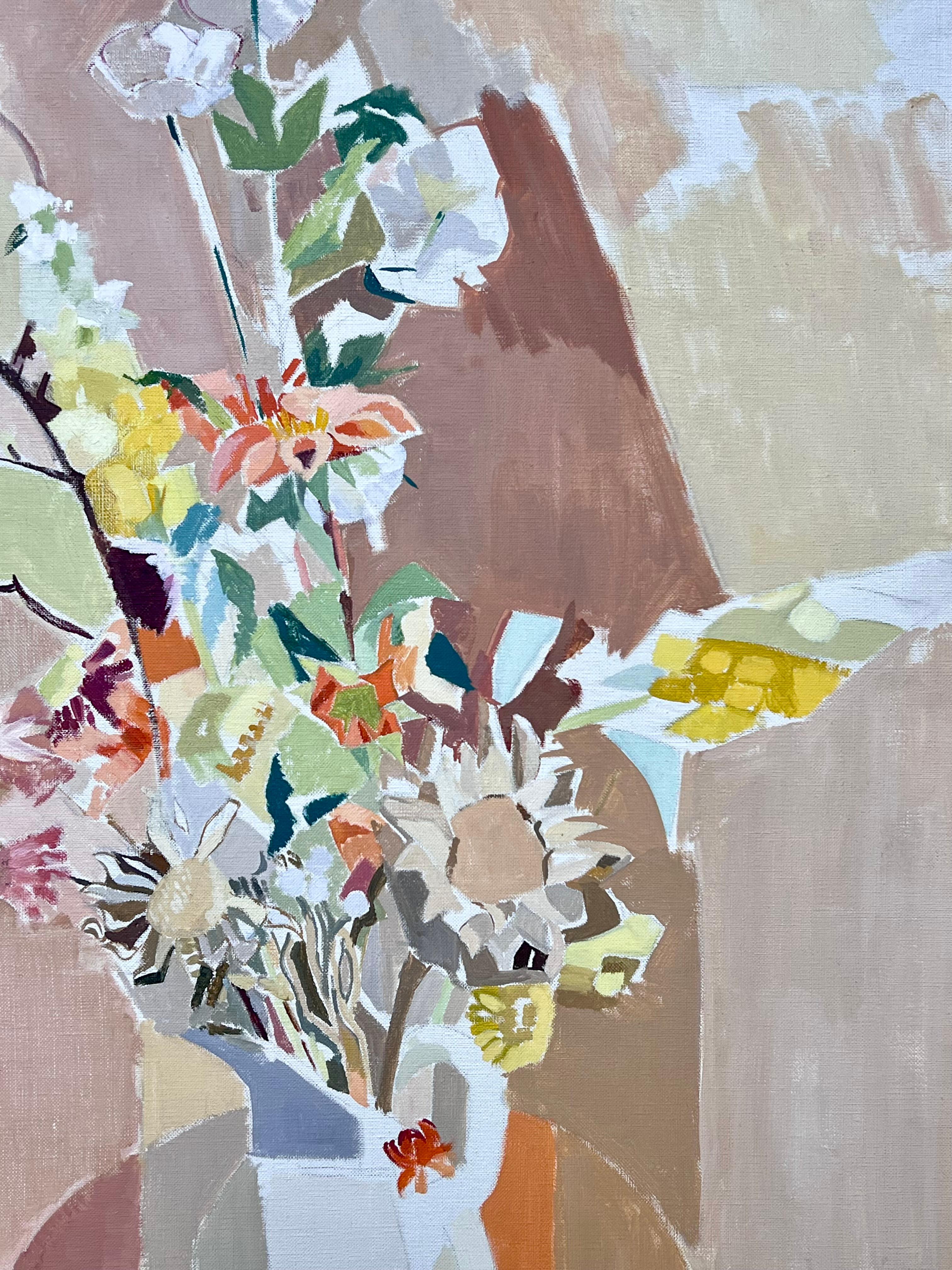 Belle peinture à l'huile post-cubiste française du 20e siècle Nature morte de fleurs à l'intérieur - Gris Interior Painting par Laure Noetzin-Azam (French 1929-2024)