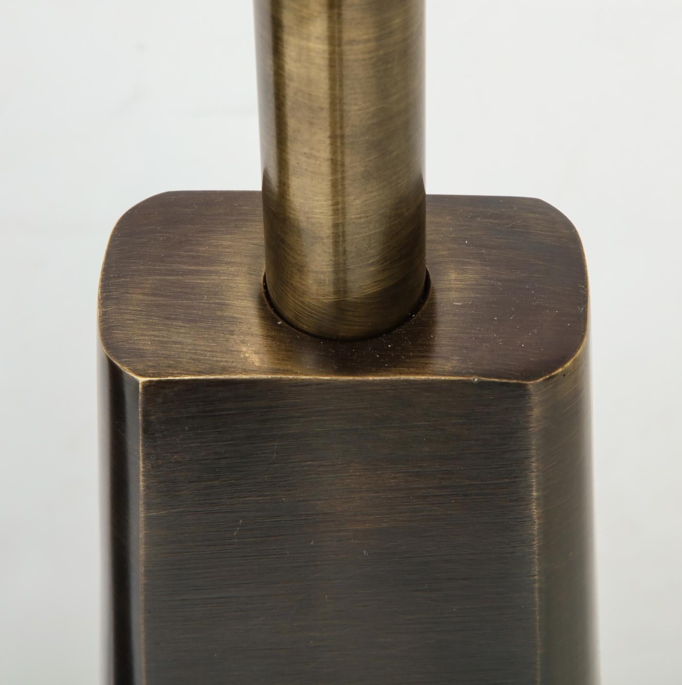Lampes modernes Laurel en bronze vieilli en vente 4