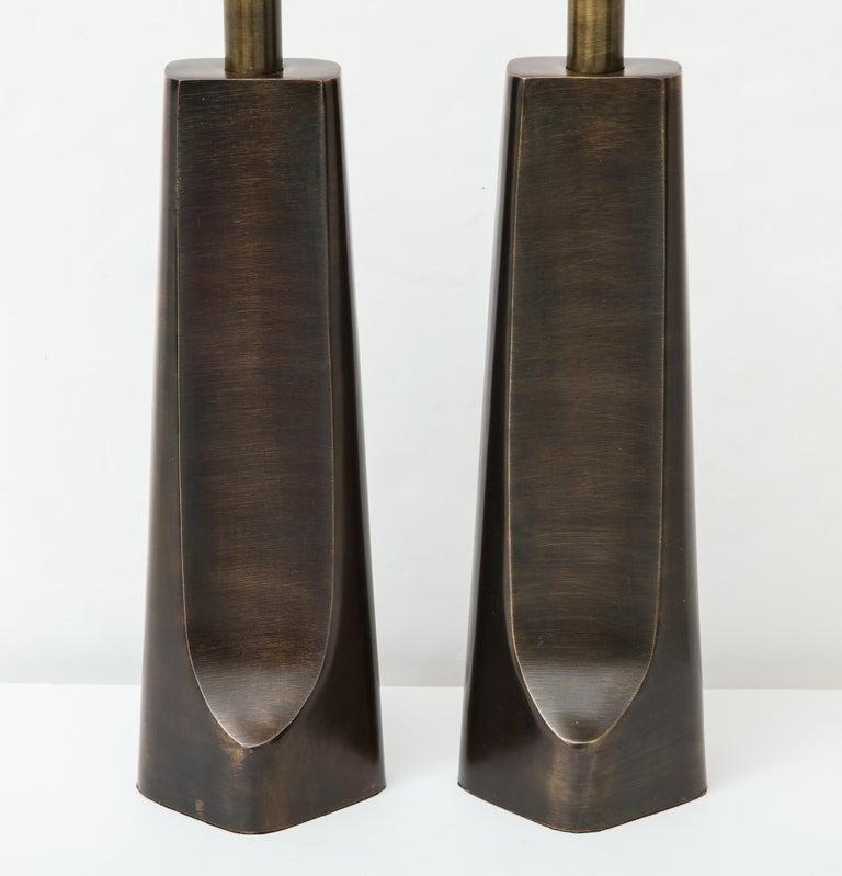 Américain Lampes modernes Laurel en bronze vieilli en vente