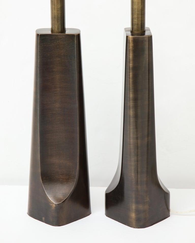 Lampes modernes Laurel en bronze vieilli Excellent état - En vente à New York, NY