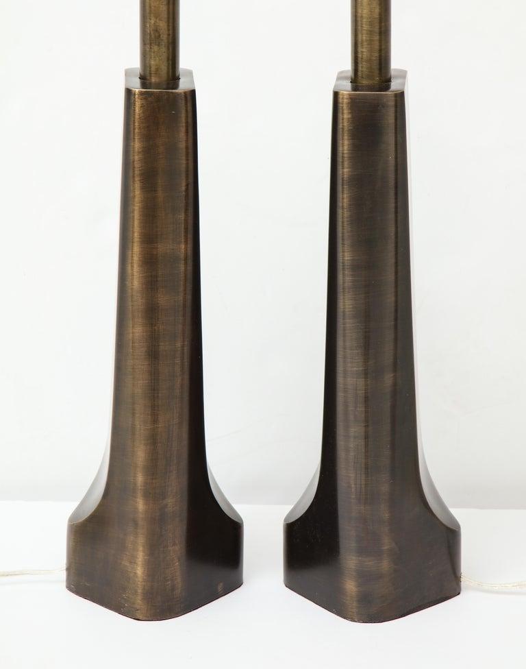 20ième siècle Lampes modernes Laurel en bronze vieilli en vente