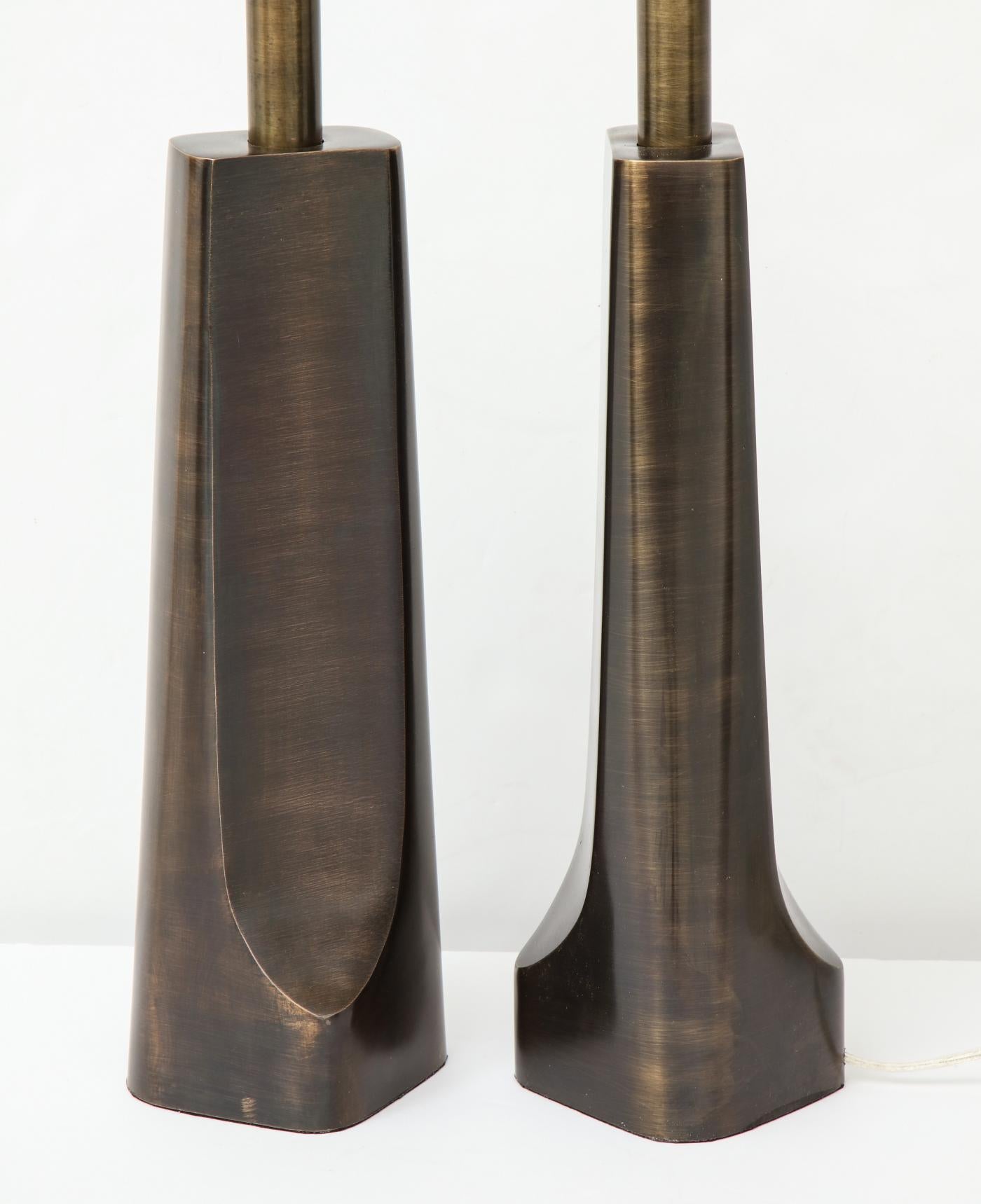 Lampes modernes Laurel en bronze vieilli en vente 1