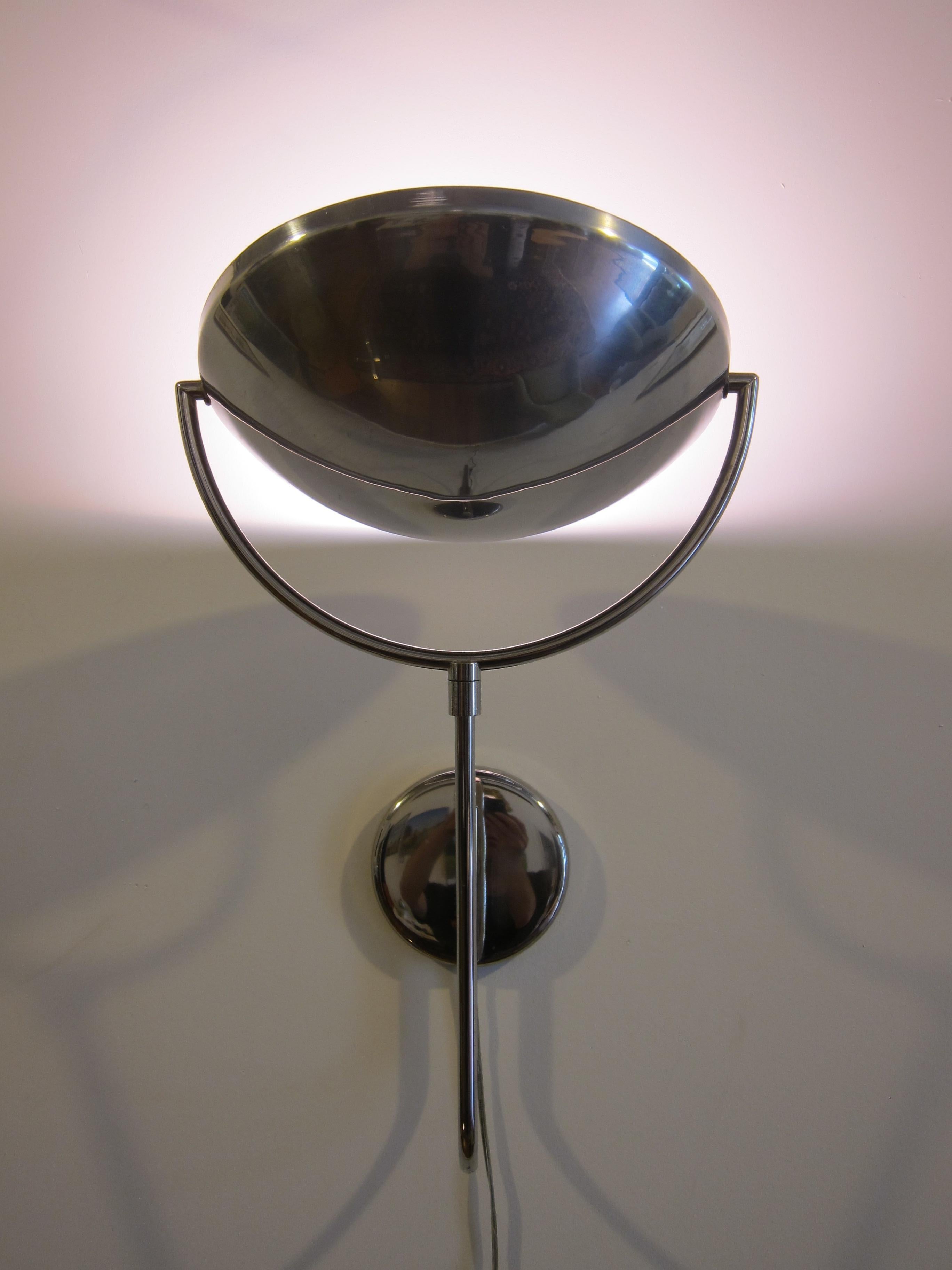 Laurel Articulating Wall-Mounted Lamp In Good Condition In New York, NY
