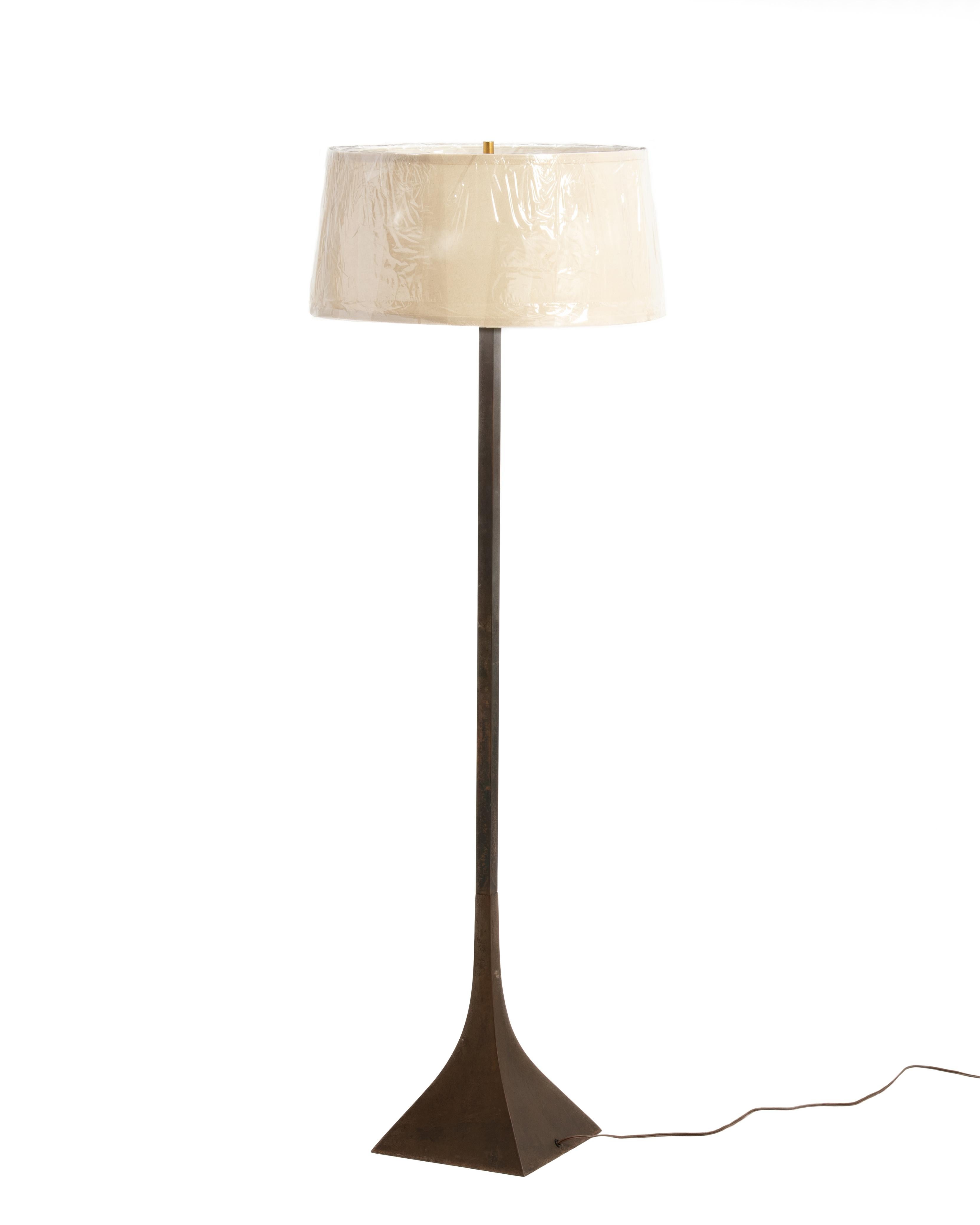 Laurel Bronze Patina Floor Lamp Style of Stewart Ross James Hansen Lighting In Good Condition For Sale In Forest Grove, PA