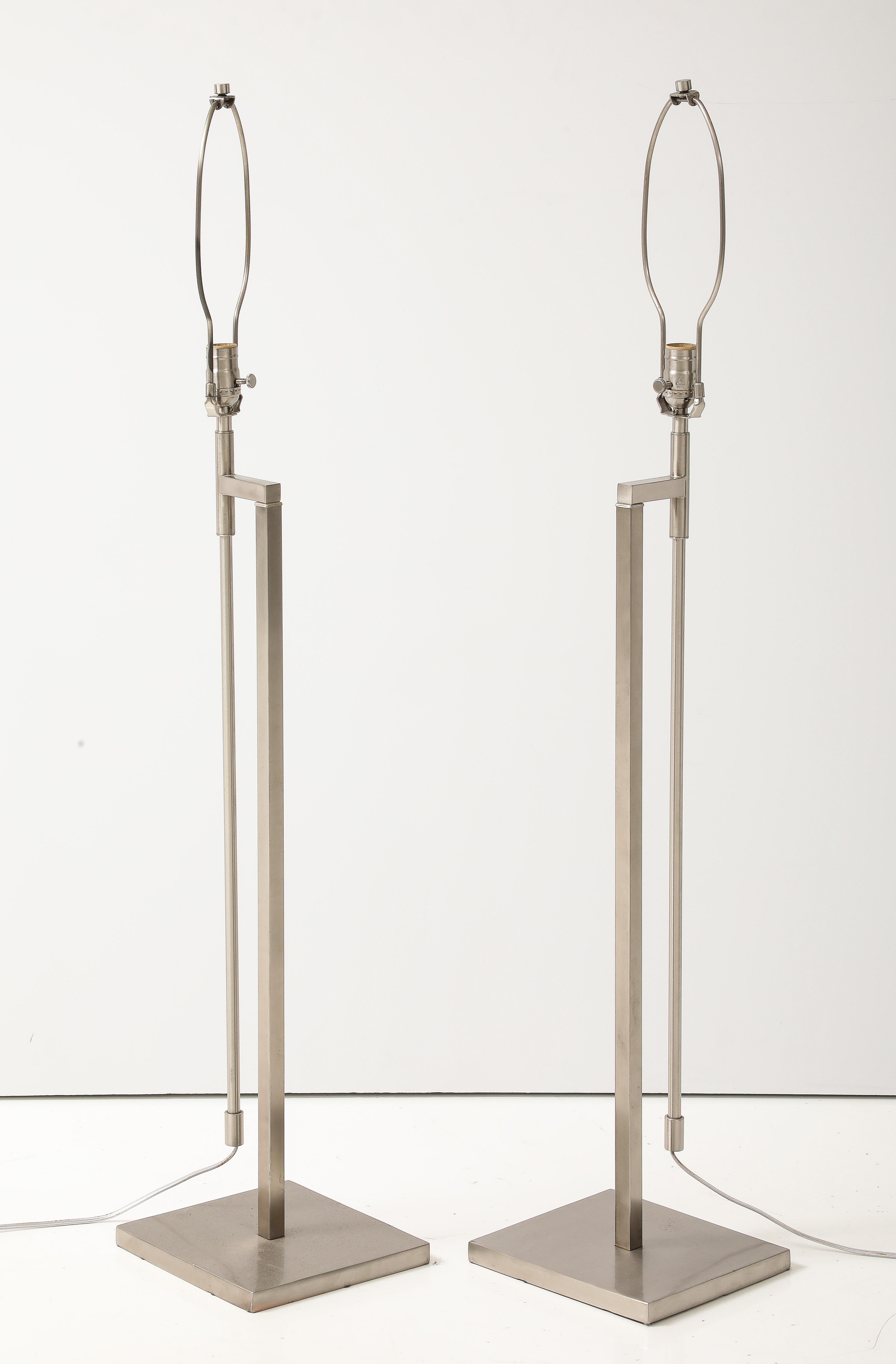 Mid-Century Modern Lampadaire Laurel brossé nickel en vente