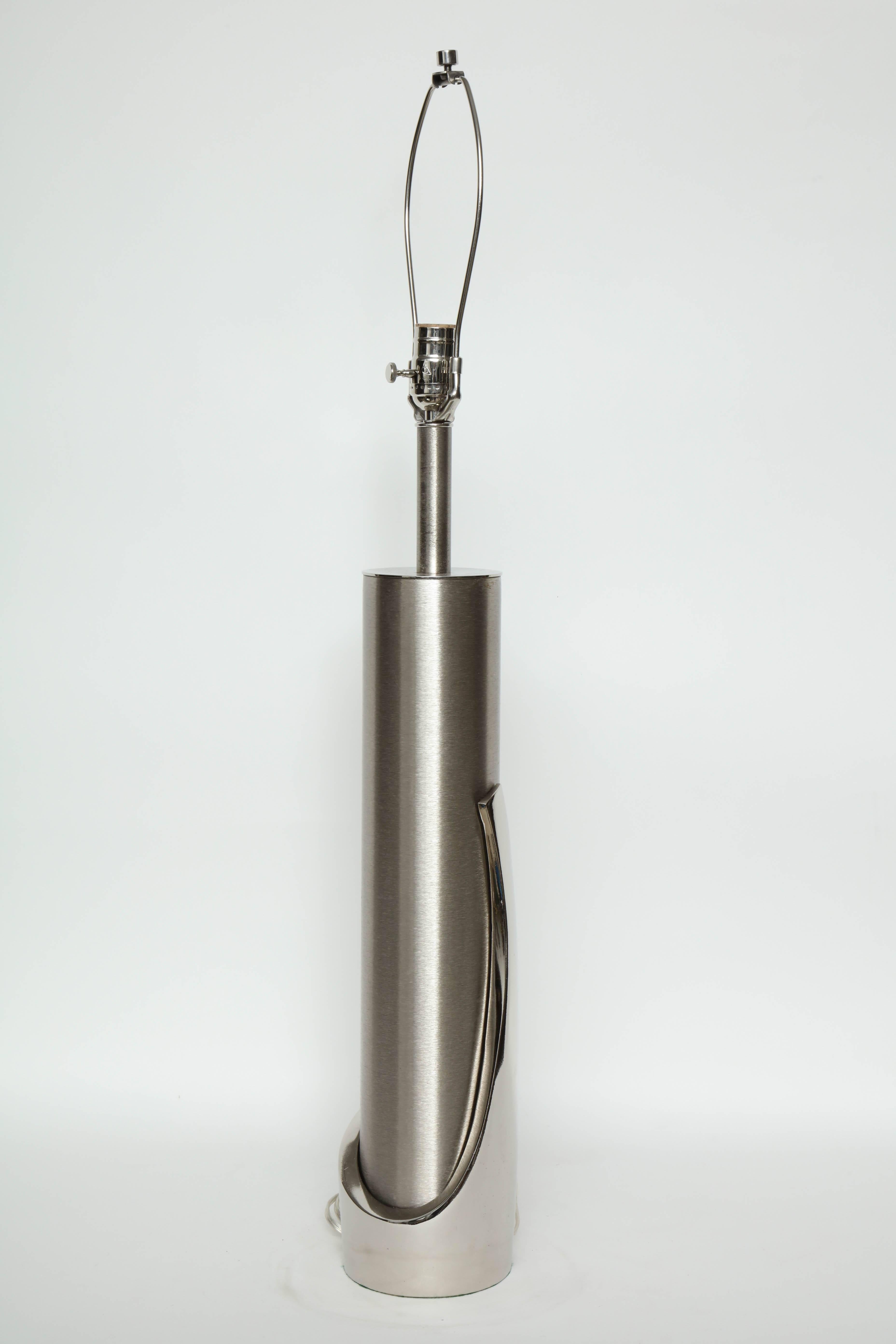 Moderne Lampes cylindriques acier brossé Laurel en vente