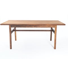 Set da pranzo Laurel, tavolo e panca moderni in legno di noce con struttura scolpita