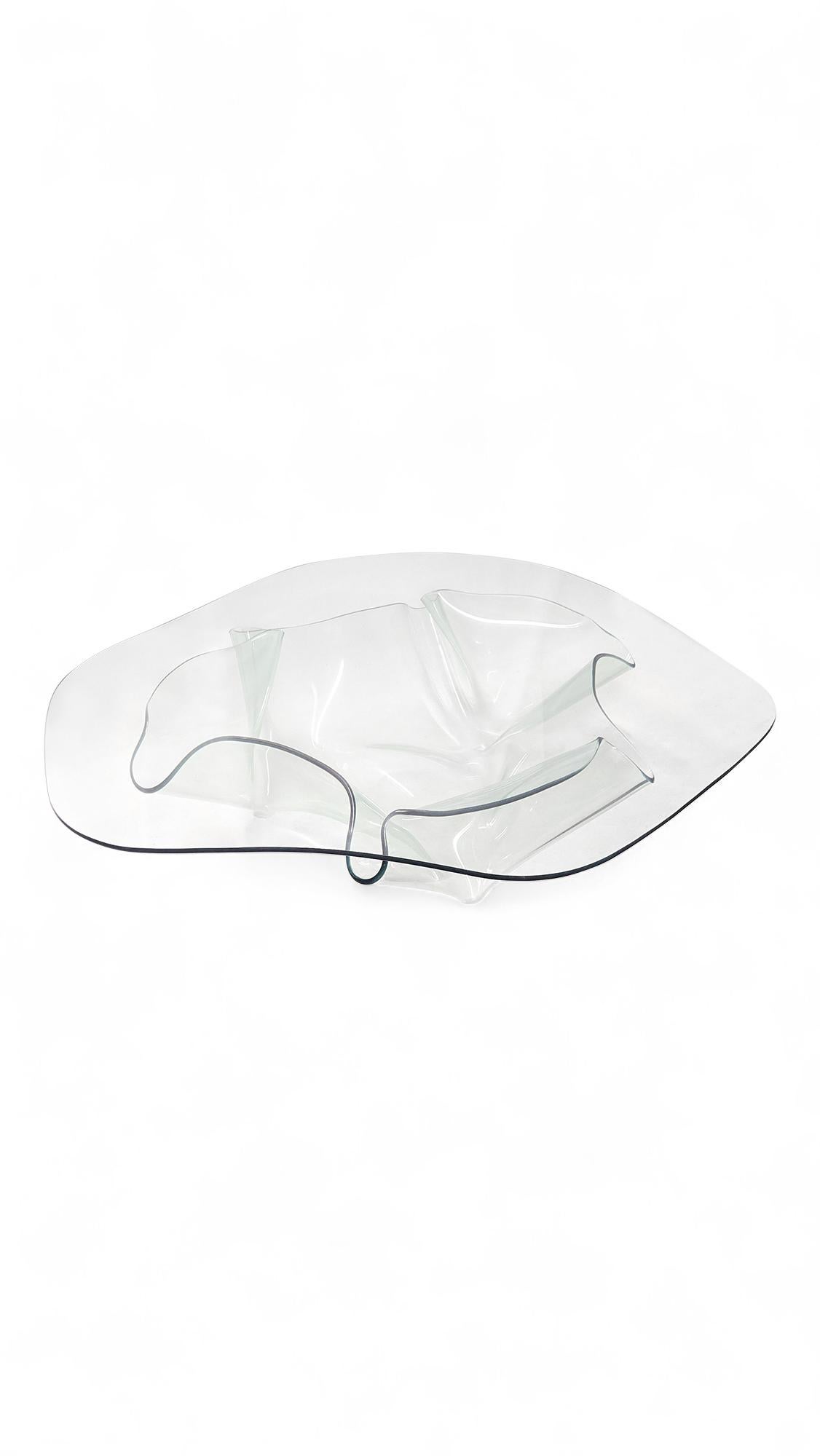 Laurel Fyfe Skulpturaler Couchtisch mit Taschentuch/Taschentuch aus Kunstglas im Angebot 3