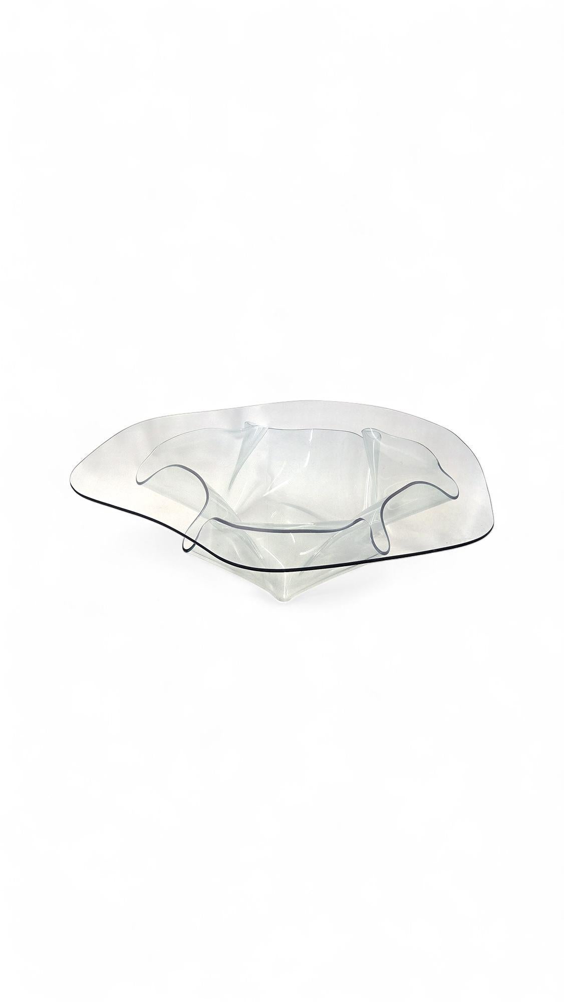 Laurel Fyfe Skulpturaler Couchtisch mit Taschentuch/Taschentuch aus Kunstglas (amerikanisch) im Angebot
