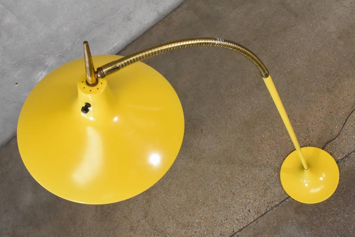 Laurel Gooseneck Floor Lamp In Good Condition For Sale In Long Beach, CA