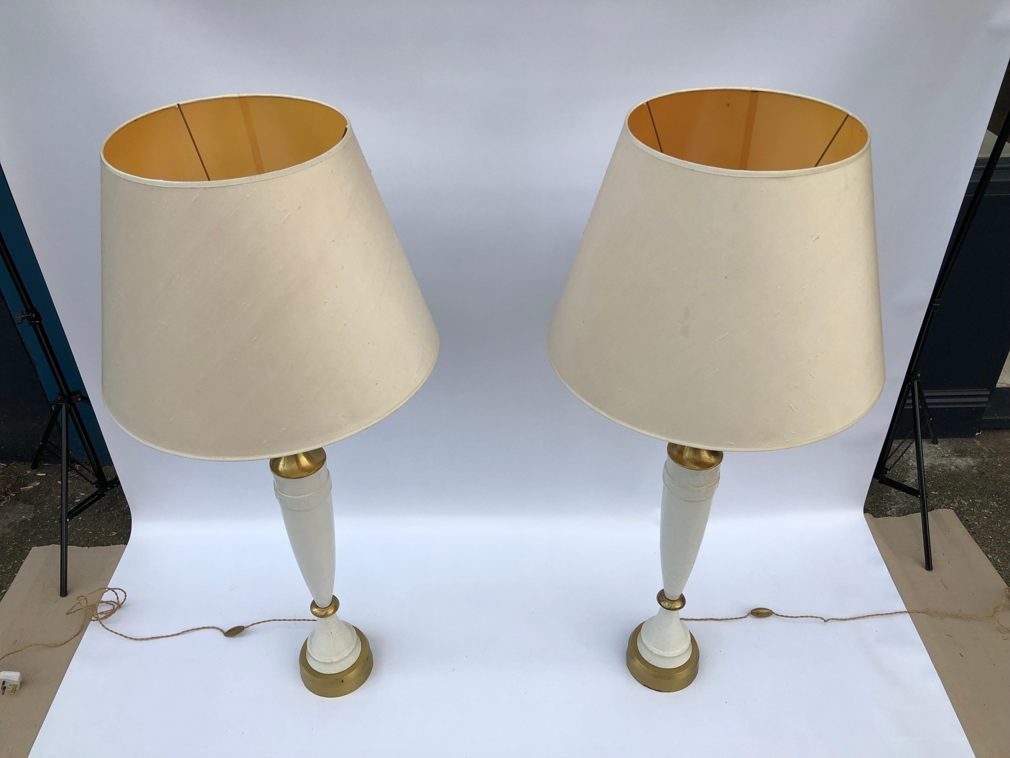 British Laurel Greek Key Ceramic Brass Table Lamps 1970s Hollywood Regency Neoclassical For Sale