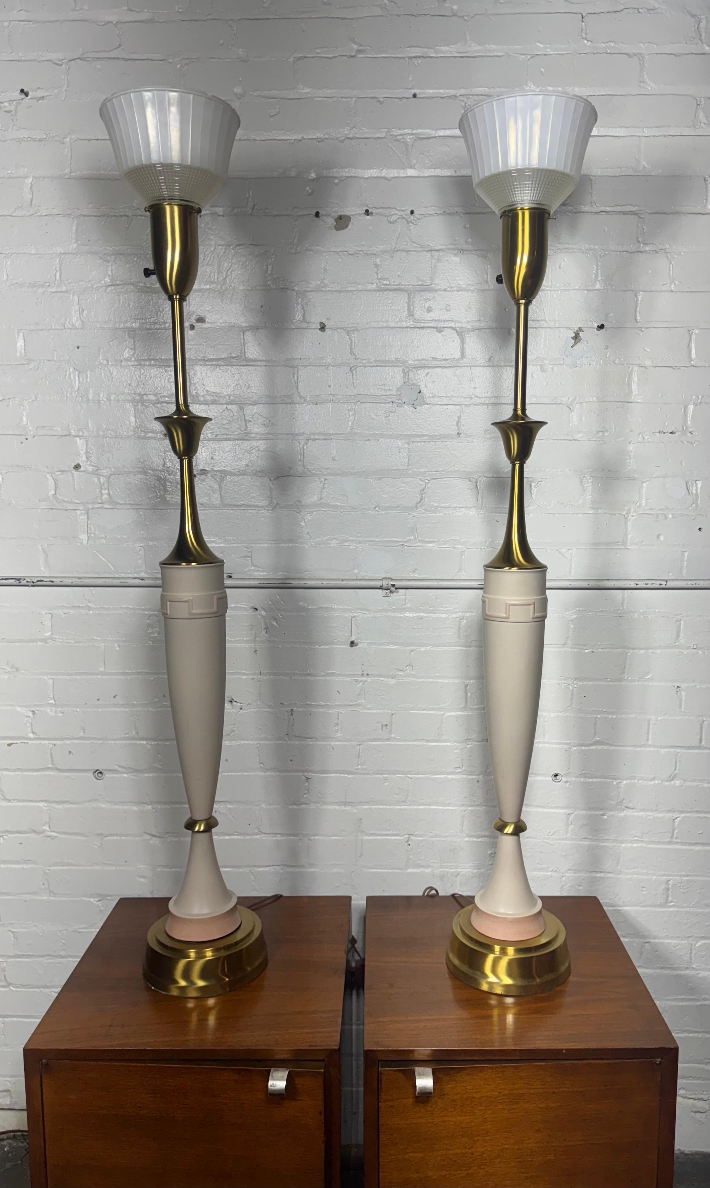 Lampe de table Laurel Greek Key en céramique et laiton 1970 Regency / Modernist en vente 7