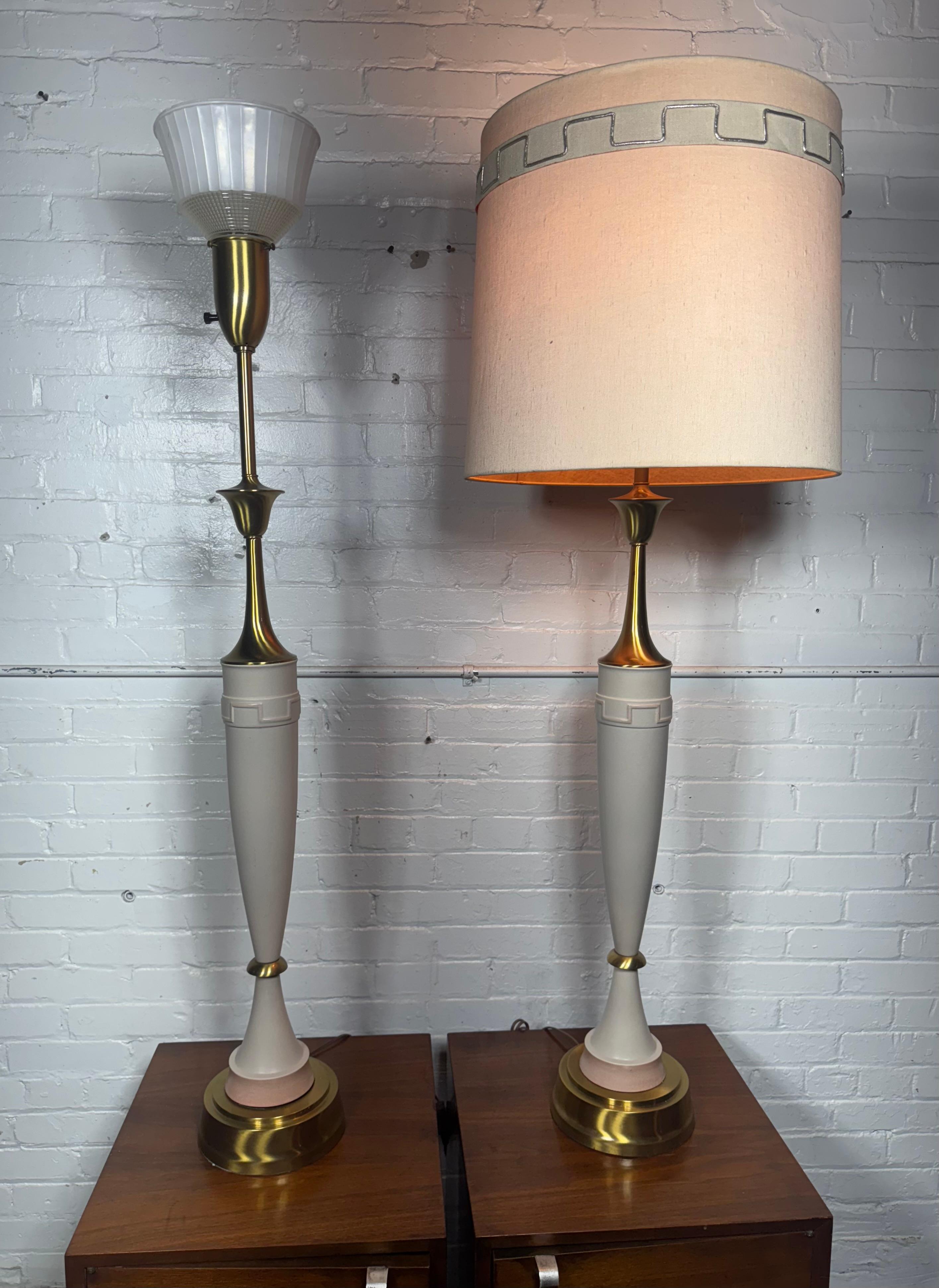 Lampe de table Laurel Greek Key en céramique et laiton 1970 Regency / Modernist en vente 8