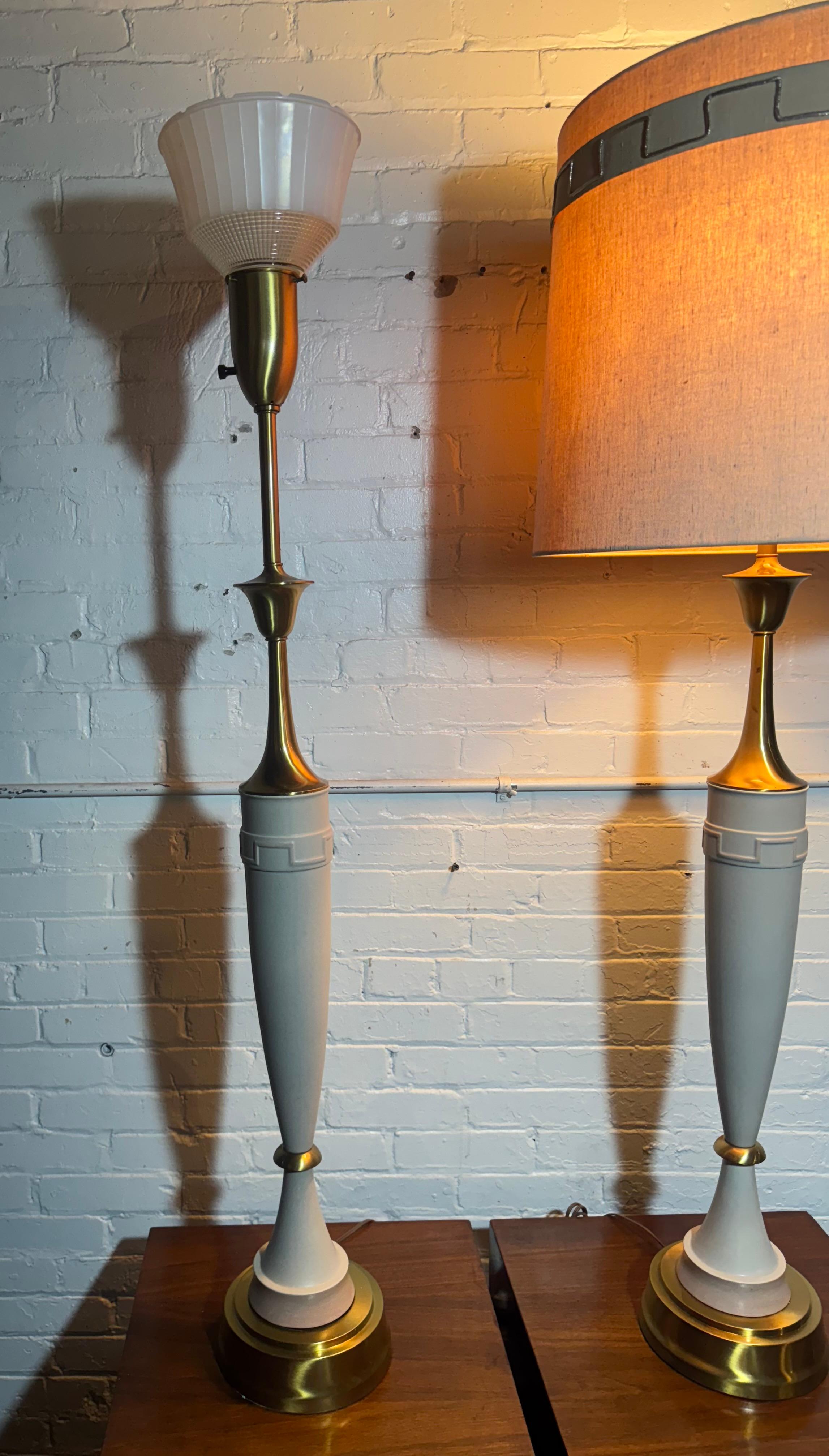 Lampe de table Laurel Greek Key en céramique et laiton 1970 Regency / Modernist en vente 9