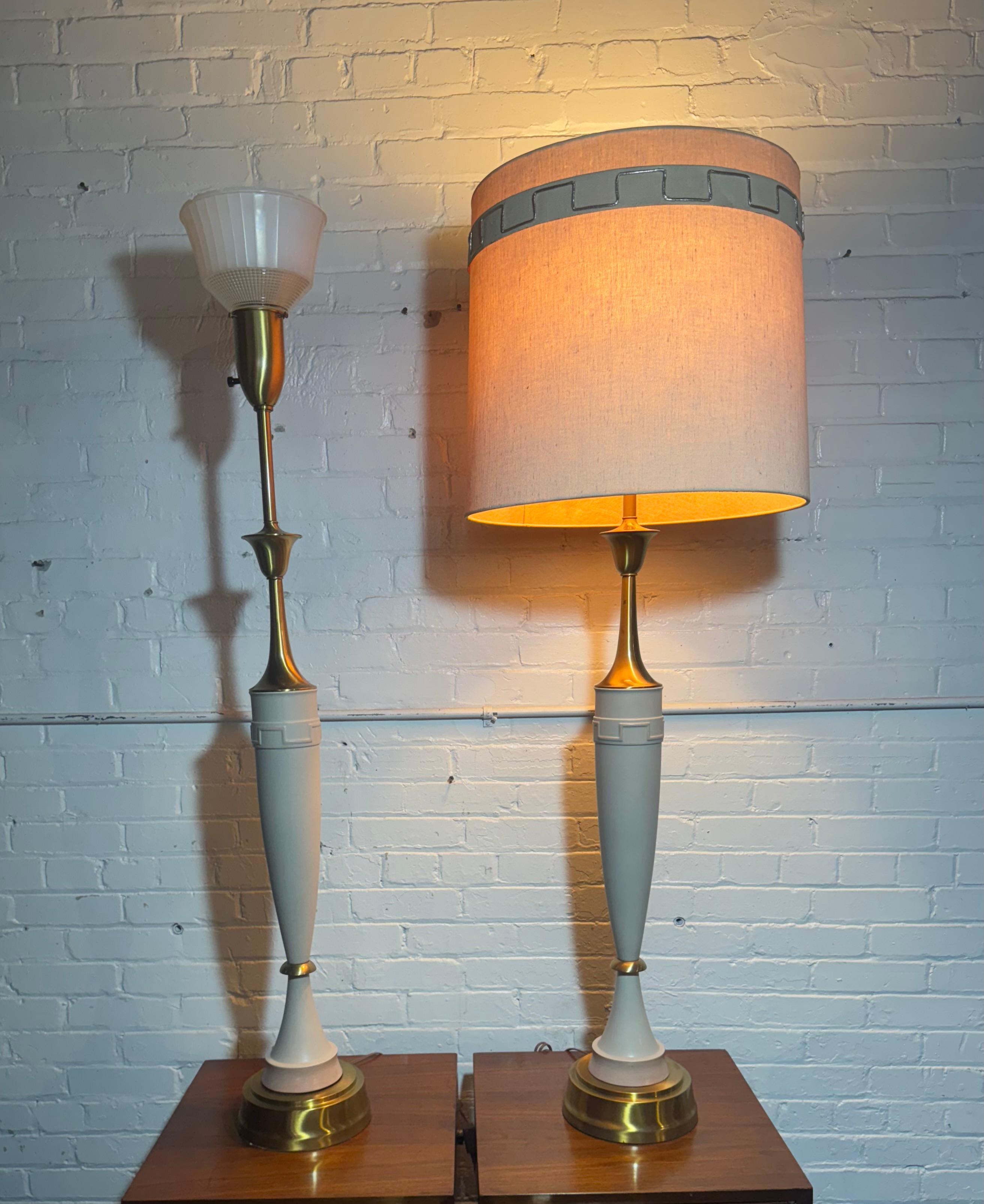 Lampe de table Laurel Greek Key en céramique et laiton 1970 Regency / Modernist en vente 11