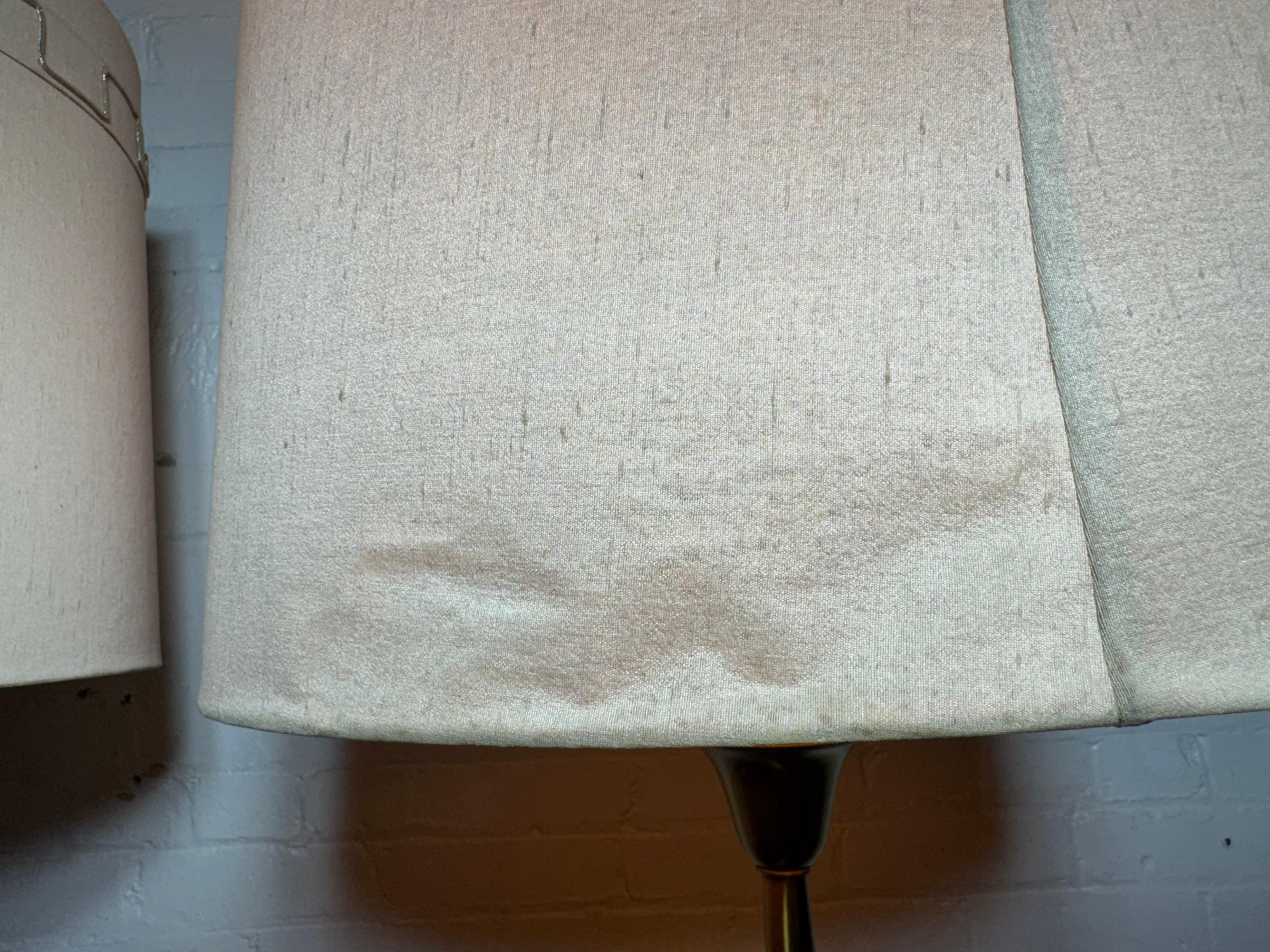 Fin du 20e siècle Lampe de table Laurel Greek Key en céramique et laiton 1970 Regency / Modernist en vente