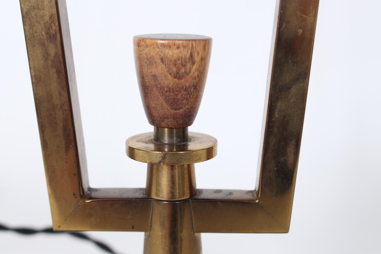 Laurel Lamp Co. Abstract Mast Form Walnut & Brass Table Lamp, C. 1960 For Sale 5