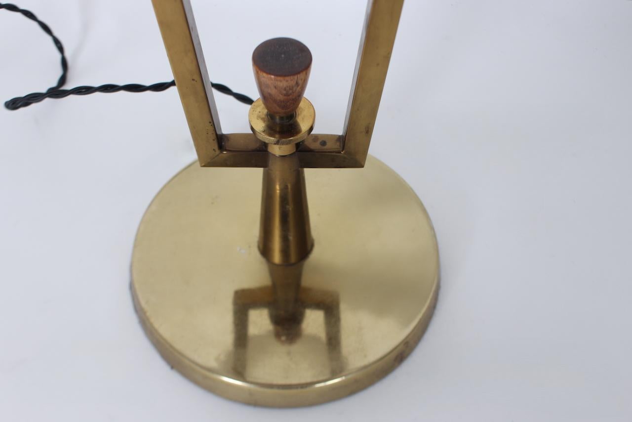 Laurel Lamp Co. Abstract Mast Form Walnut & Brass Table Lamp, C. 1960 For Sale 6