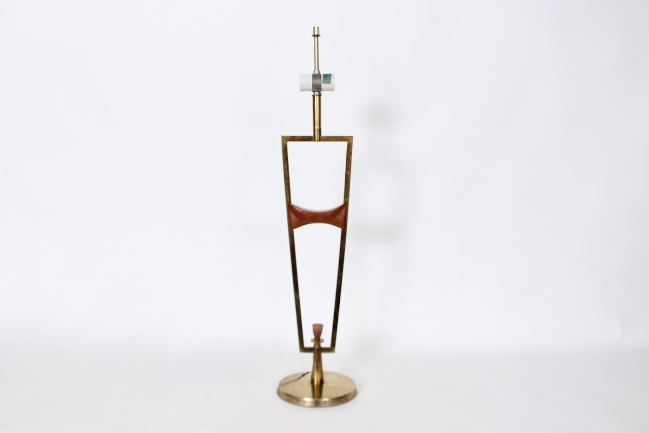 Mid-Century Modern Laurel Lamp Co. Abstract Mast Form Walnut & Brass Table Lamp, C. 1960 For Sale