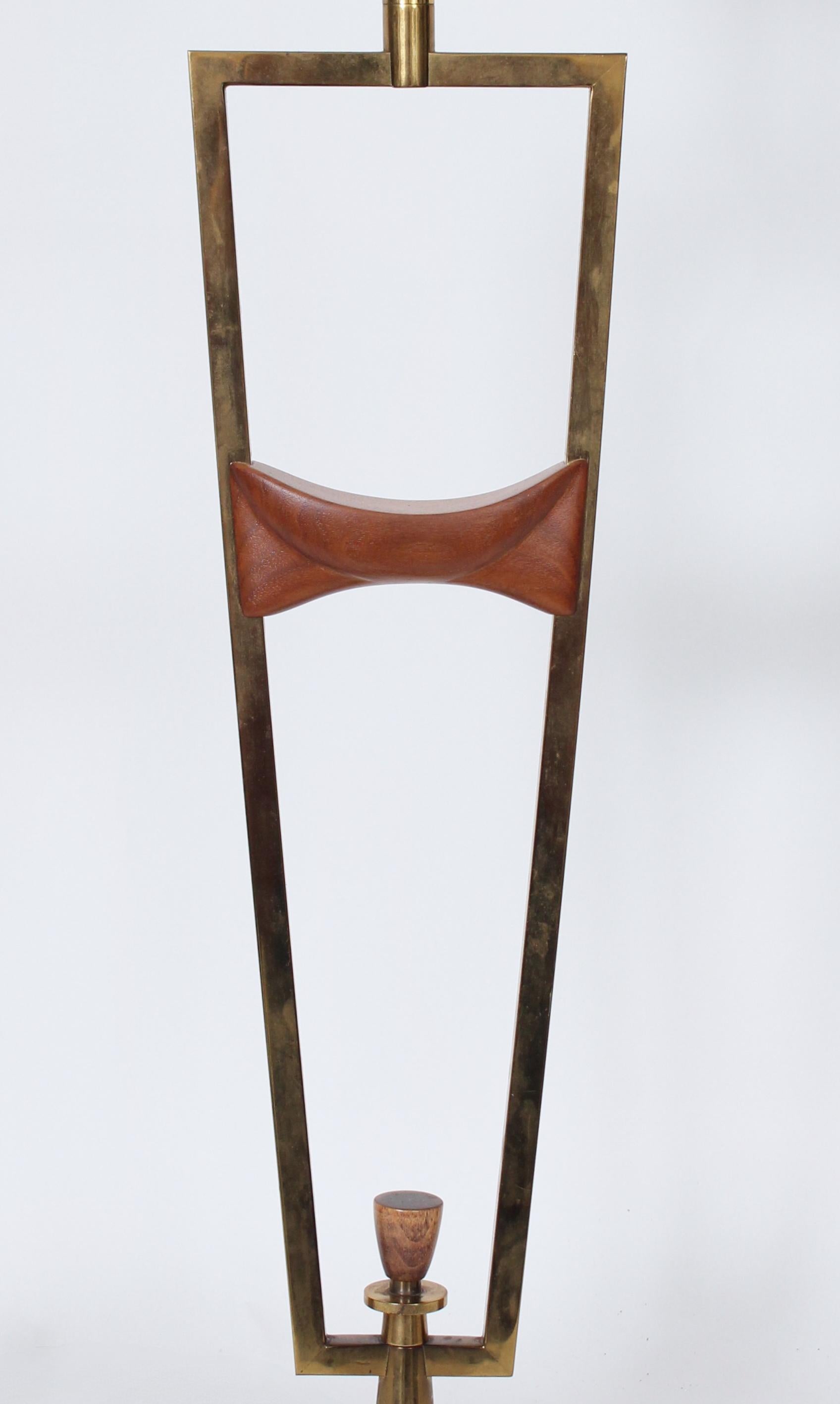 Laurel Lamp Co. Abstract Mast Form Walnut & Brass Table Lamp, C. 1960 For Sale 1