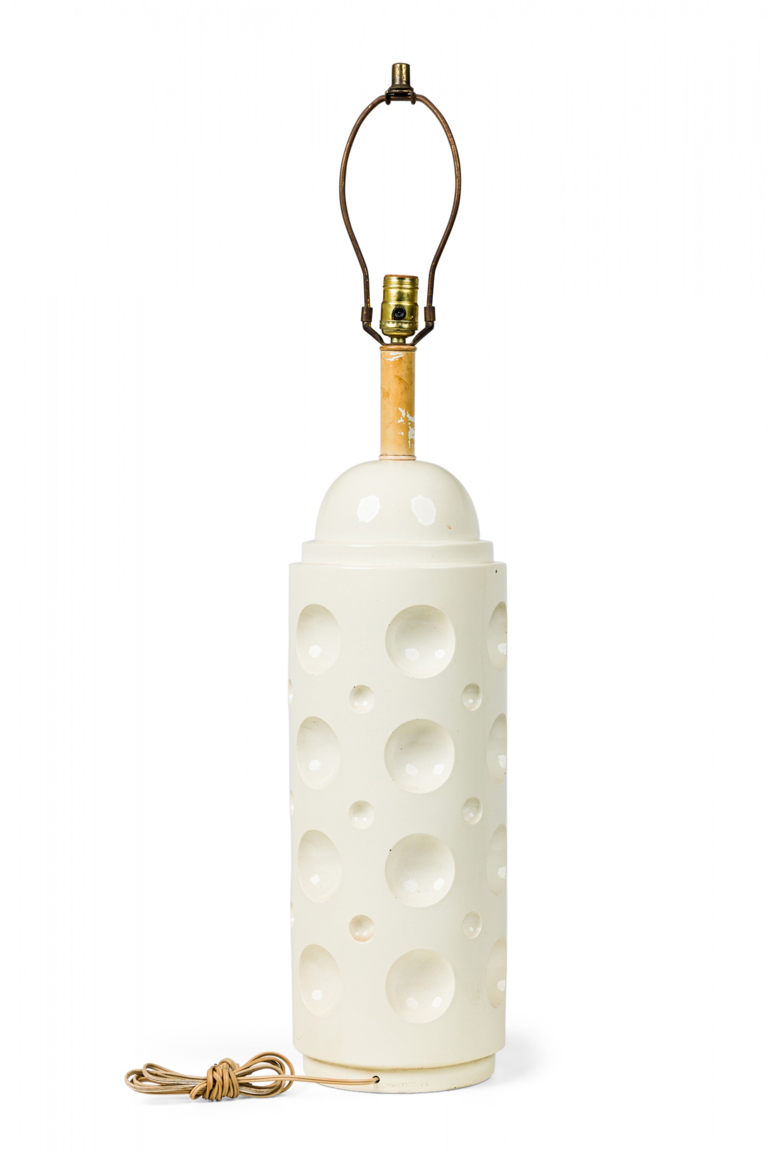 Laurel Lamp Co. American Beige Ceramic Dimpled Cylinder Column Table Lamp For Sale