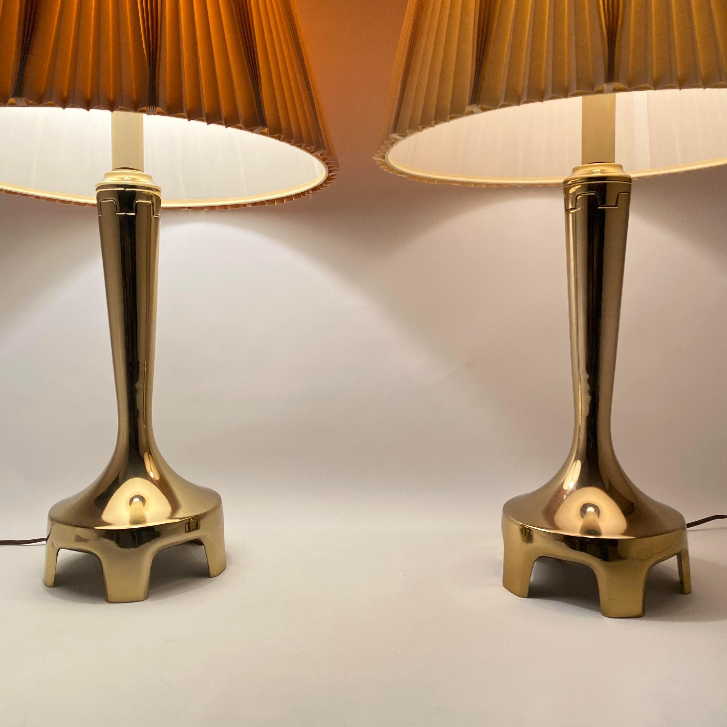 Laurel Lamp Co Footed Greek Key Brass Lamp Pair With Original Pleated Shades For Sale 2