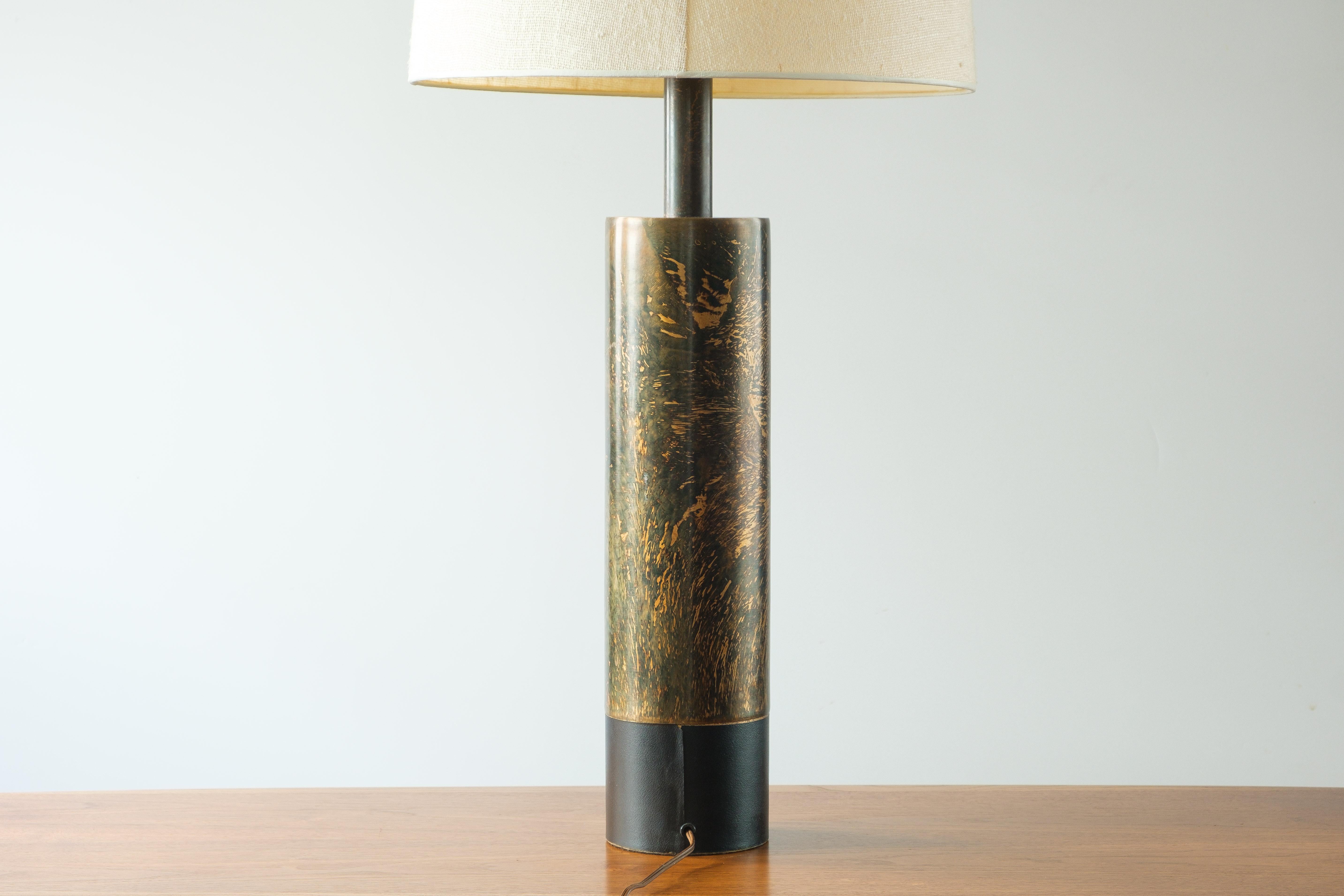 Laurel Lamp Co. H-890 Acid Etched Brass With Leather Base Cuff Table Lamp For Sale 2