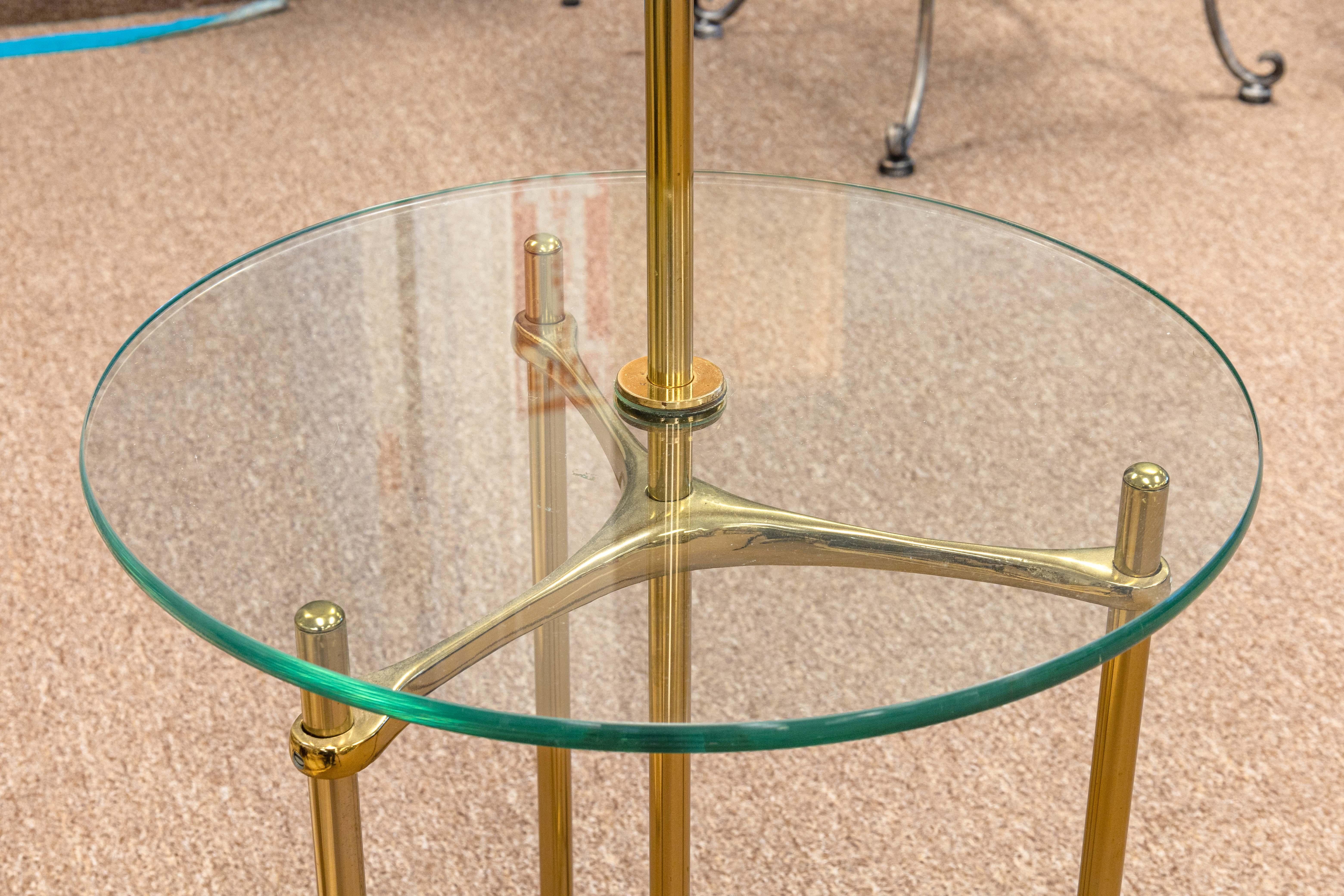 Laurel Lamp Co Mid Century Modern Brass Double Shade Glass Table Floor Lamp In Good Condition For Sale In Keego Harbor, MI