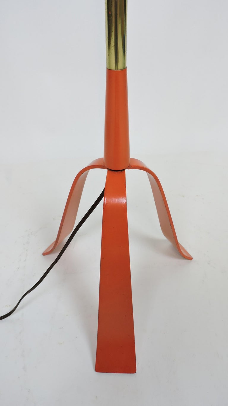 Laurel Lamp Co. Mid-Century Modern Orange Metal Tripod Base Floor Lamp In Good Condition For Sale In Chesterfield, NJ