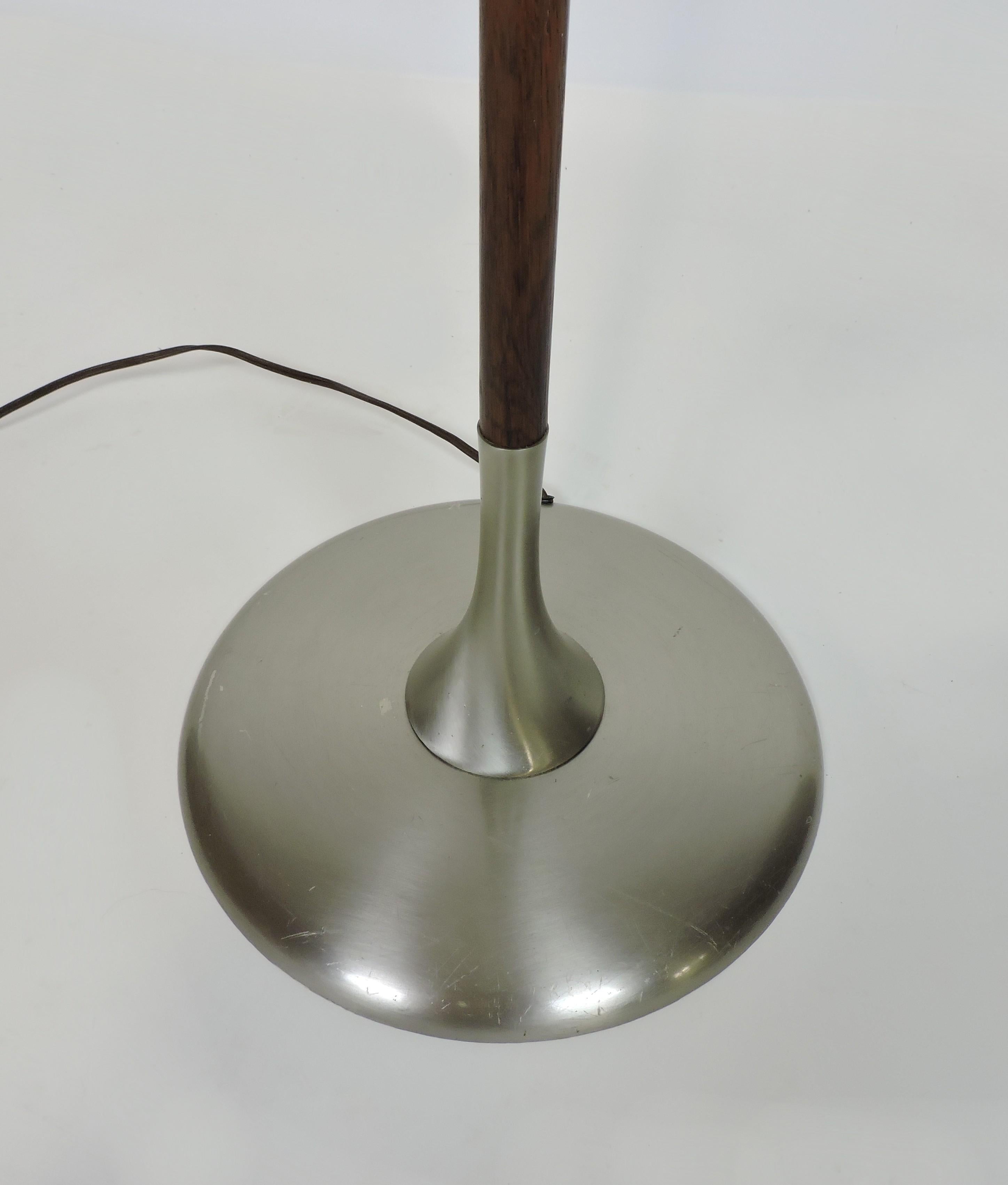 Laurel Lamp Co. Mid-Century Modern Rosewood and Metal Tulip Base Floor Lamp In Good Condition In Chesterfield, NJ