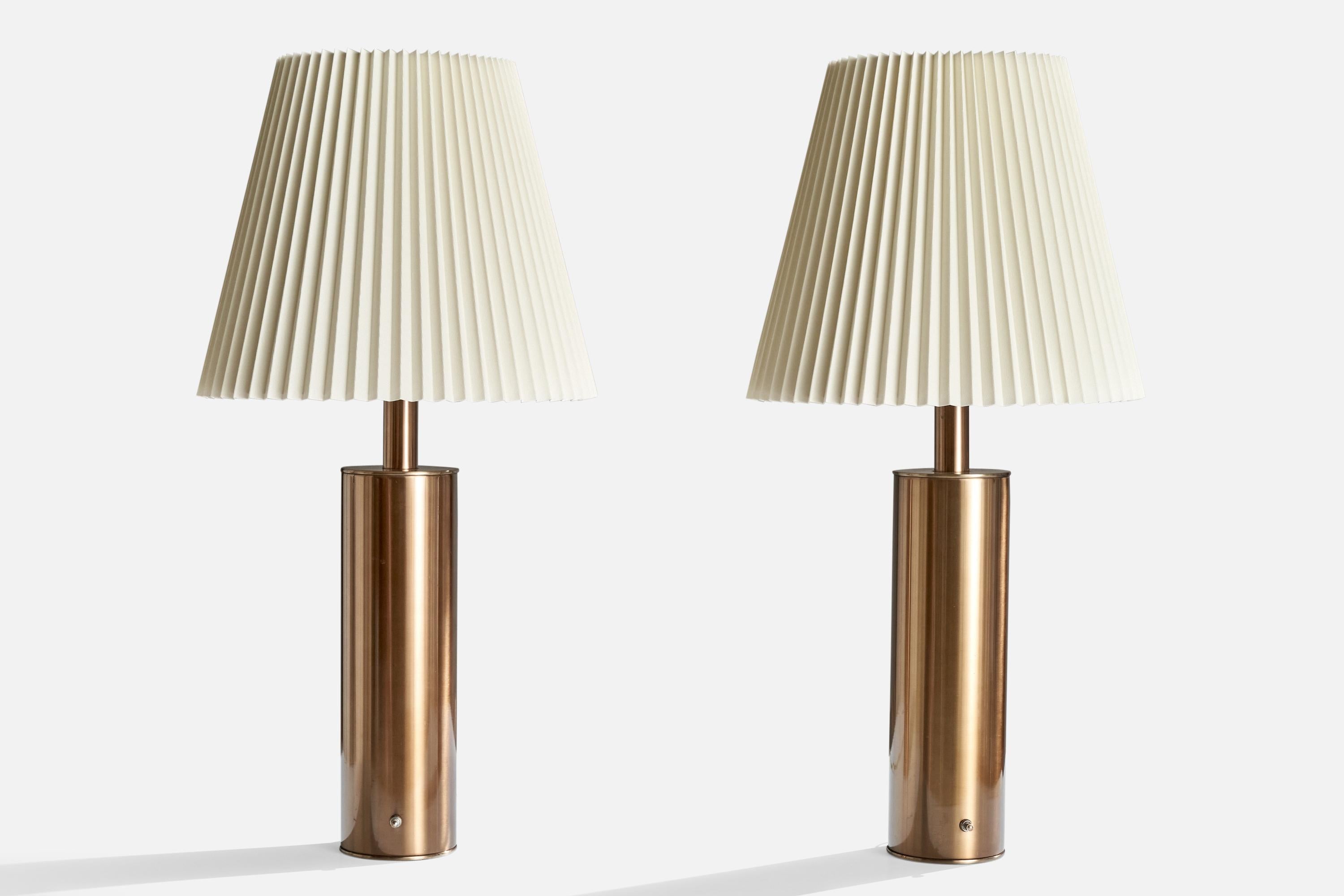 A pair of copper table lamp designed and produced by Laurel Lamp Co, USA, c. 1970s.

Dimensions of Lamp (inches): 21.75” H x 5.25” W x 5.25” D
Dimensions of Shade (inches): 10” Top Diameter x 17” Bottom Diameter x 14.75” H
Dimensions of Lamp with
