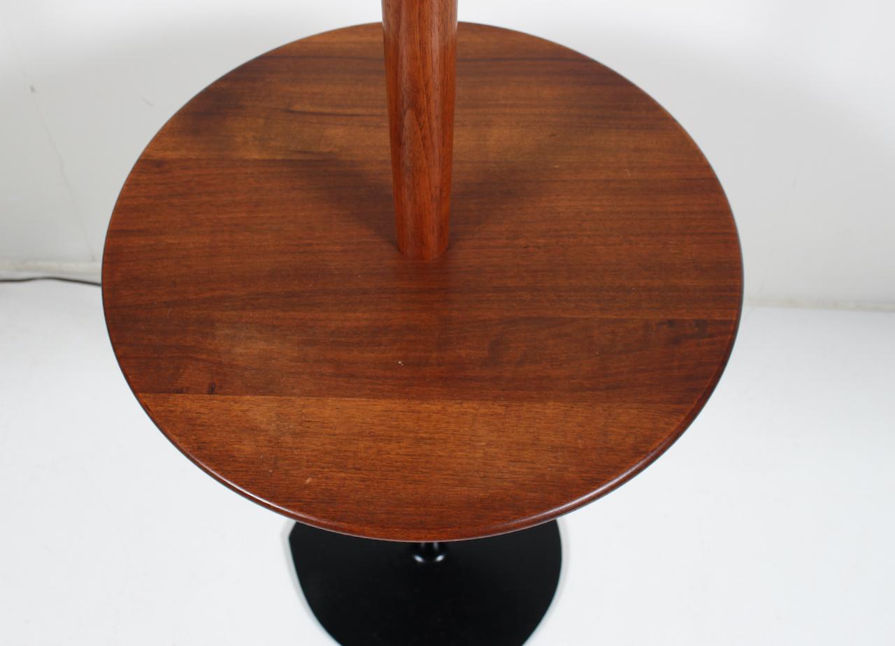 Laurel Lamp Co. Walnut & Black Enamel Side Table, Floor Lamp, circa 1970 For Sale 4