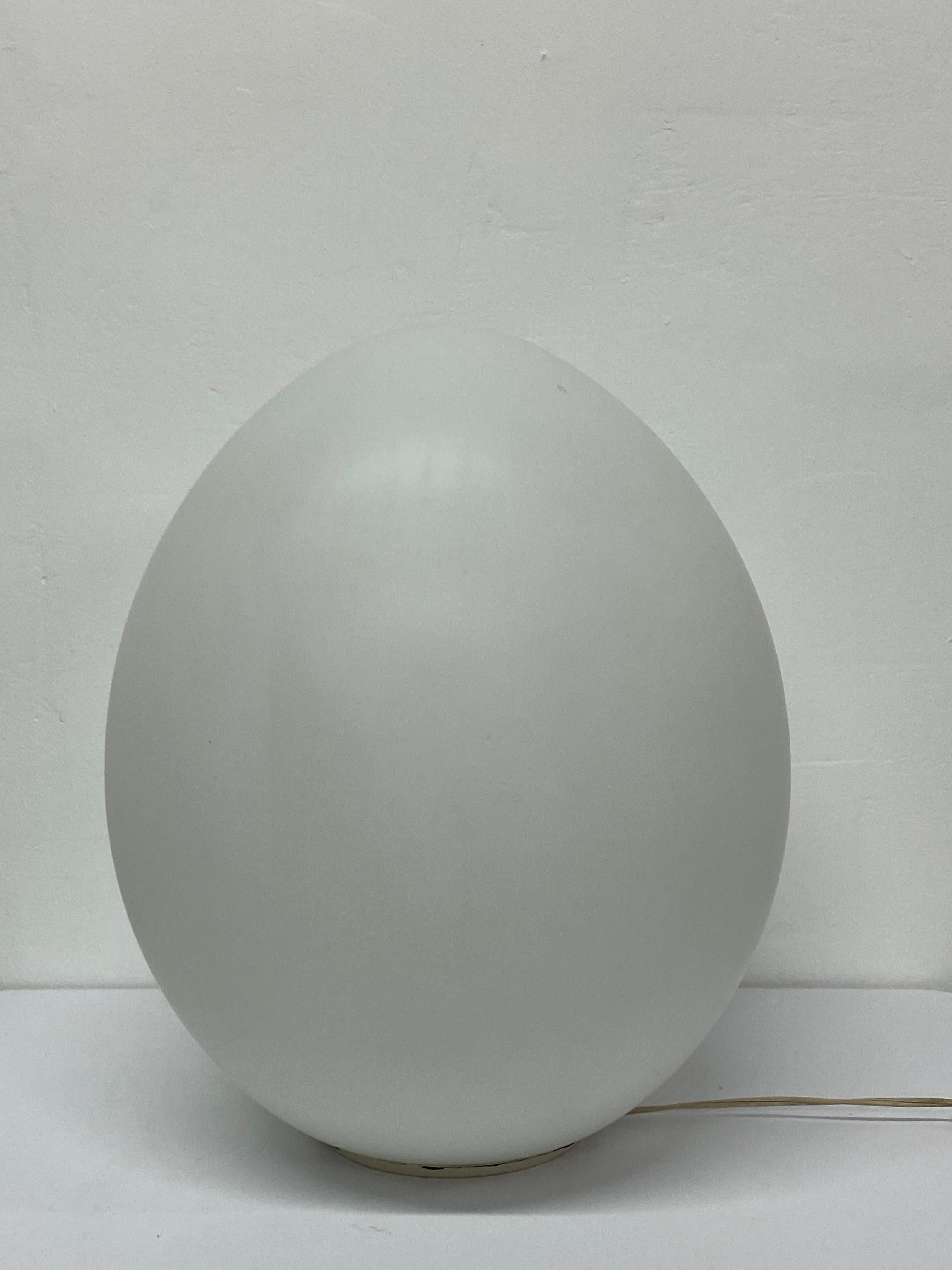 Mid-Century Modern Laurel Lamp Company Large Frosted Glass Egg Lamp