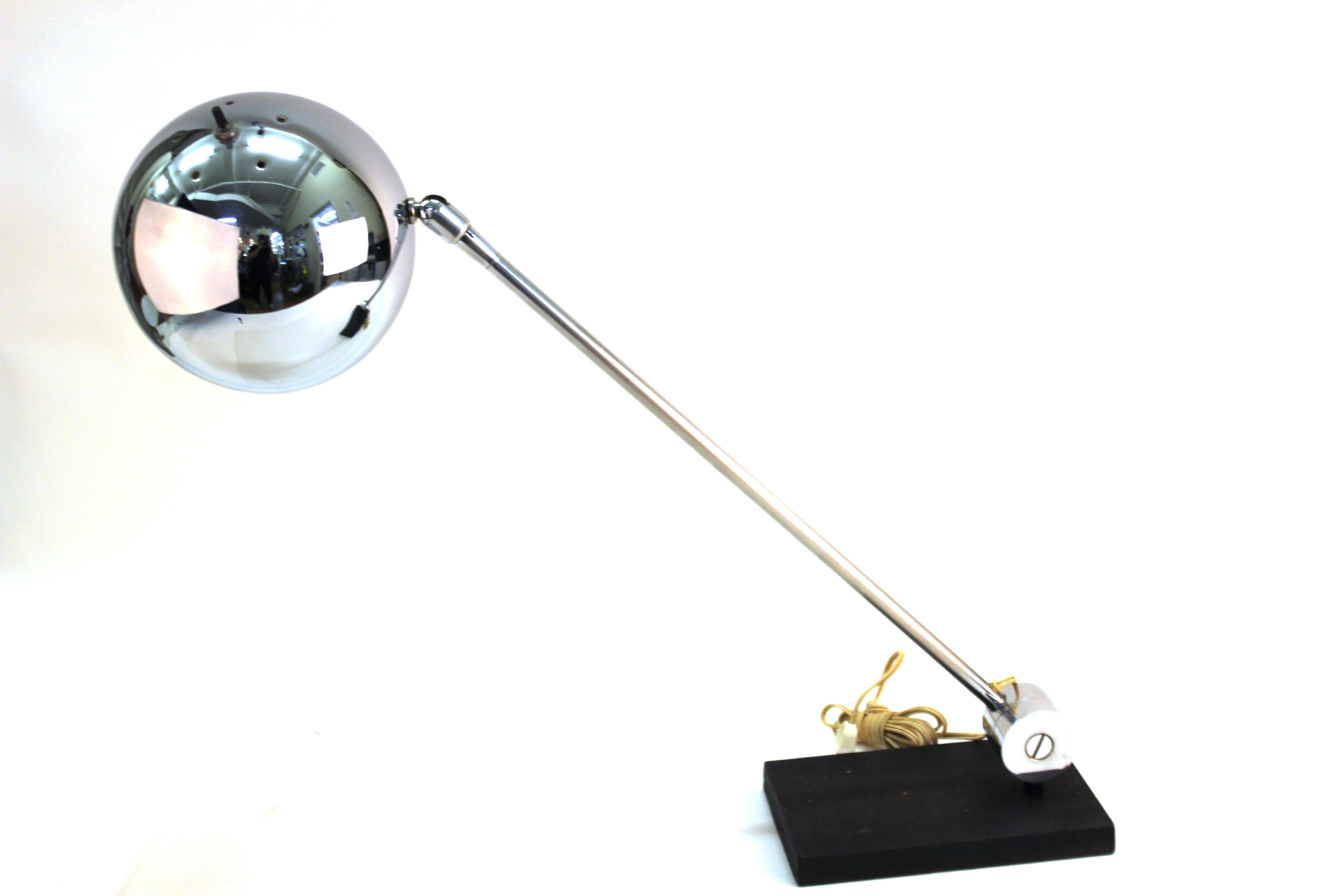 Laurel Lamp Company Modern Chrome Ball Table Lamp In Good Condition In New York, NY