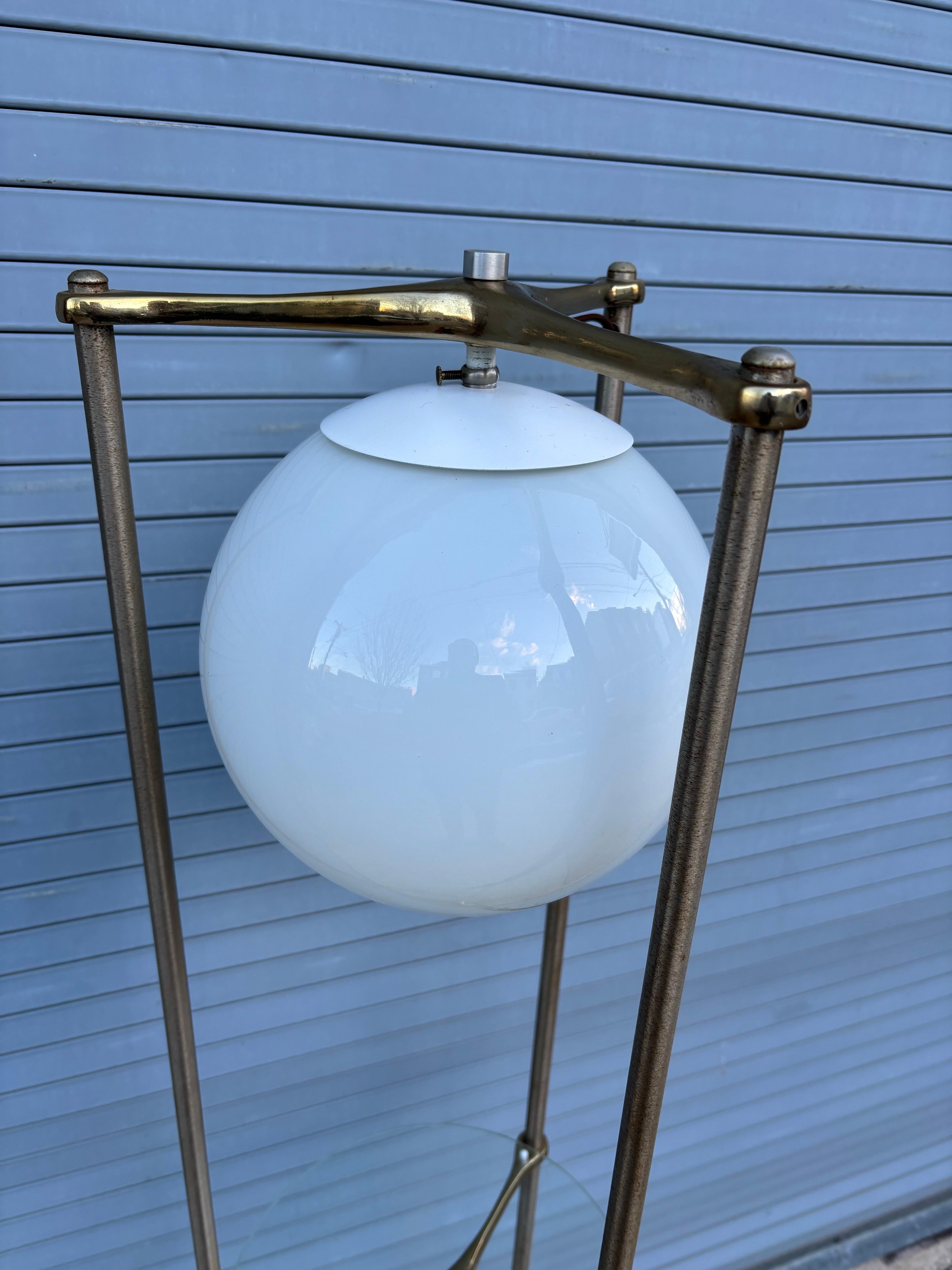 American Laurel Lamp Company Tripod Display Floor Lamp For Sale
