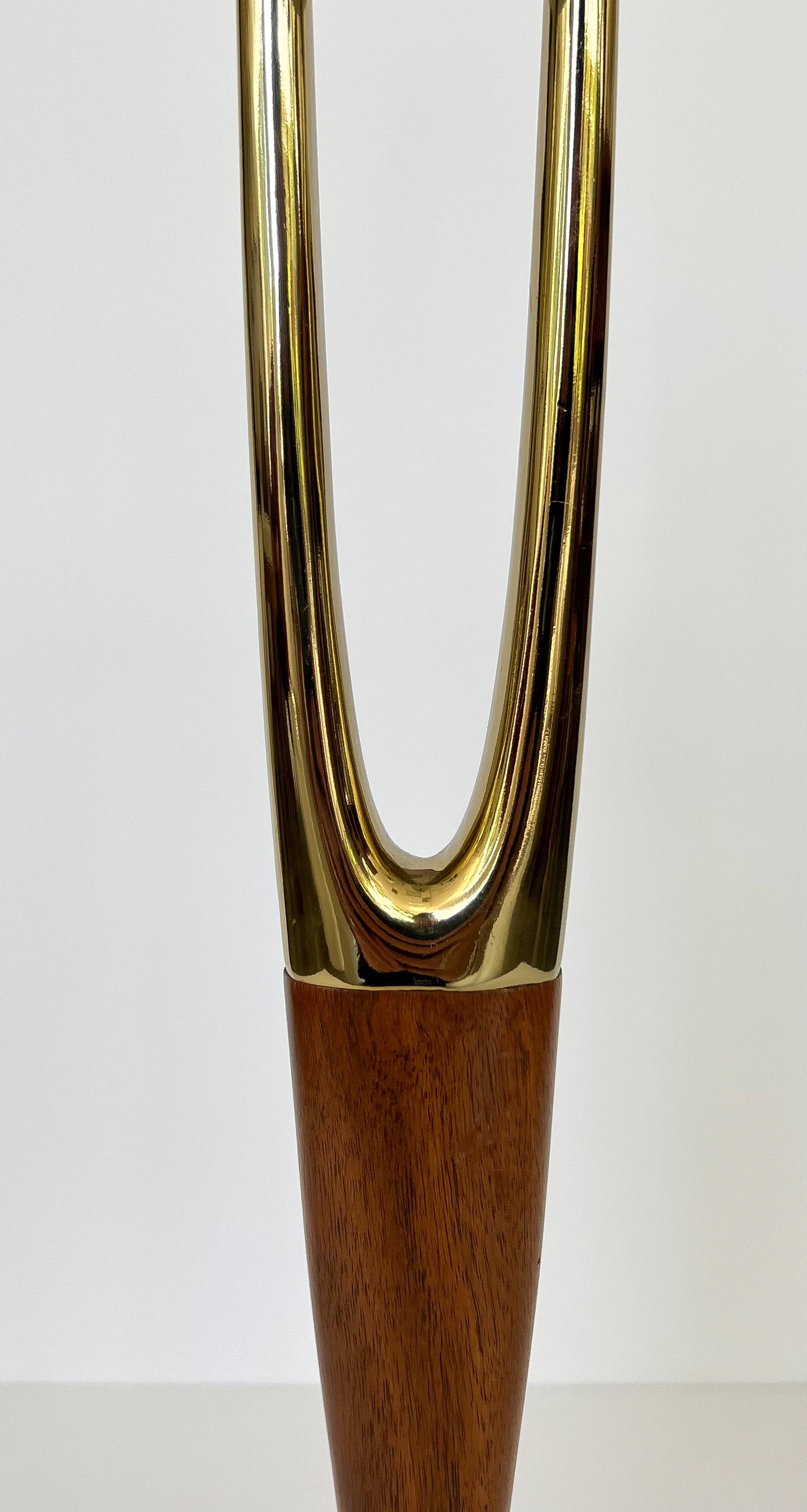 Mid-20th Century Laurel Lamp Company Wishbone Brass and Walnut Table Lamp