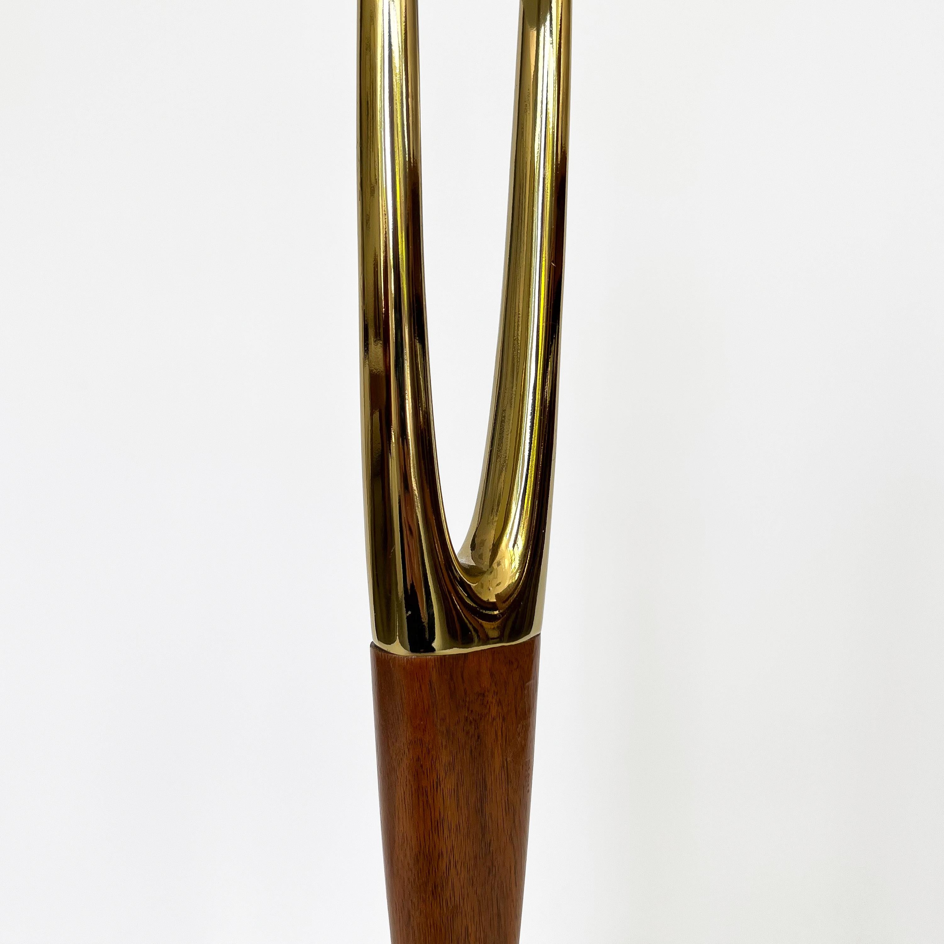 Laurel Lamp Company Wishbone Brass and Walnut Table Lamp 3