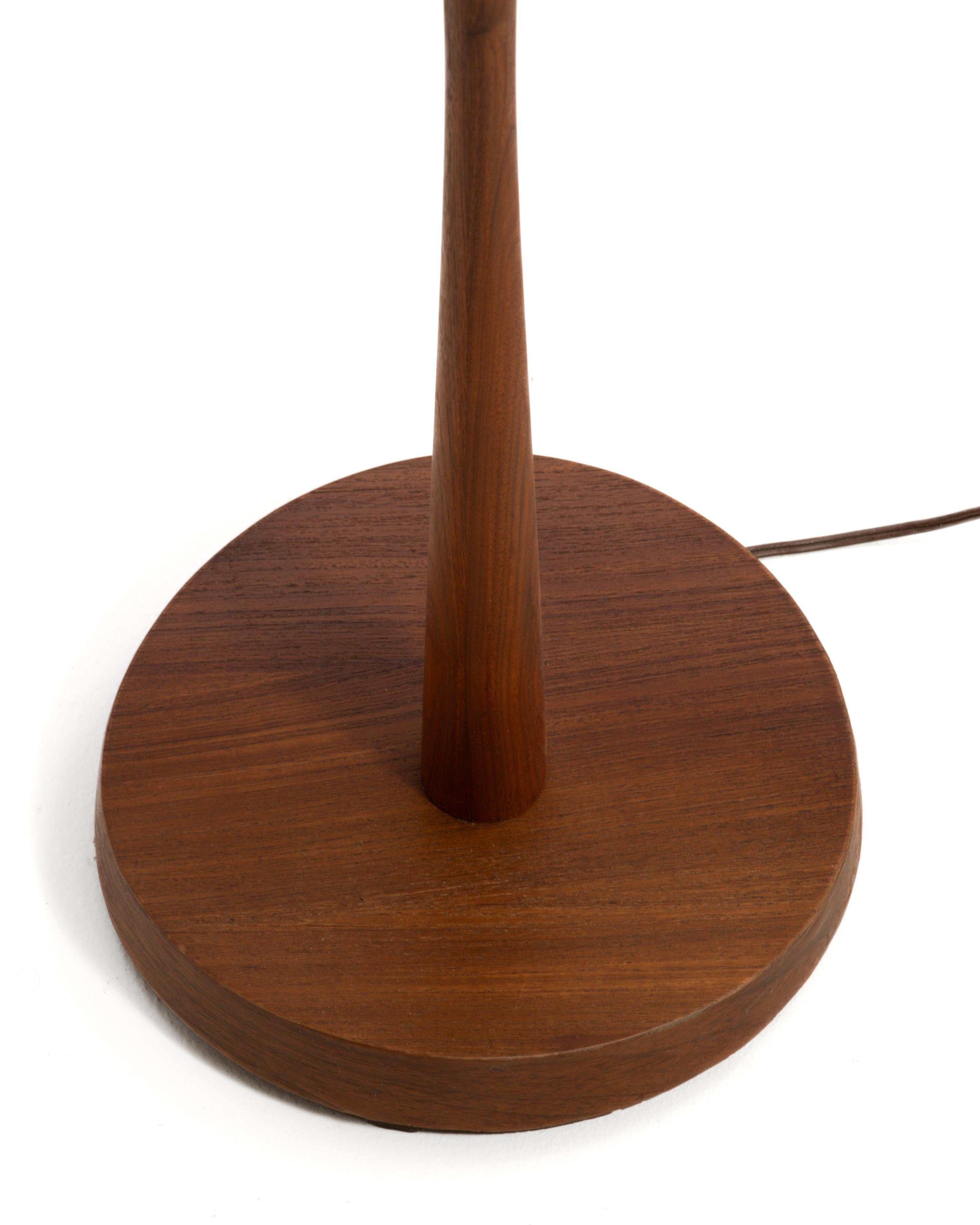 Laurel Lamp Mfg Co Mid Century Teak Table Shelf Floor Lamp Unmarked For Sale 7