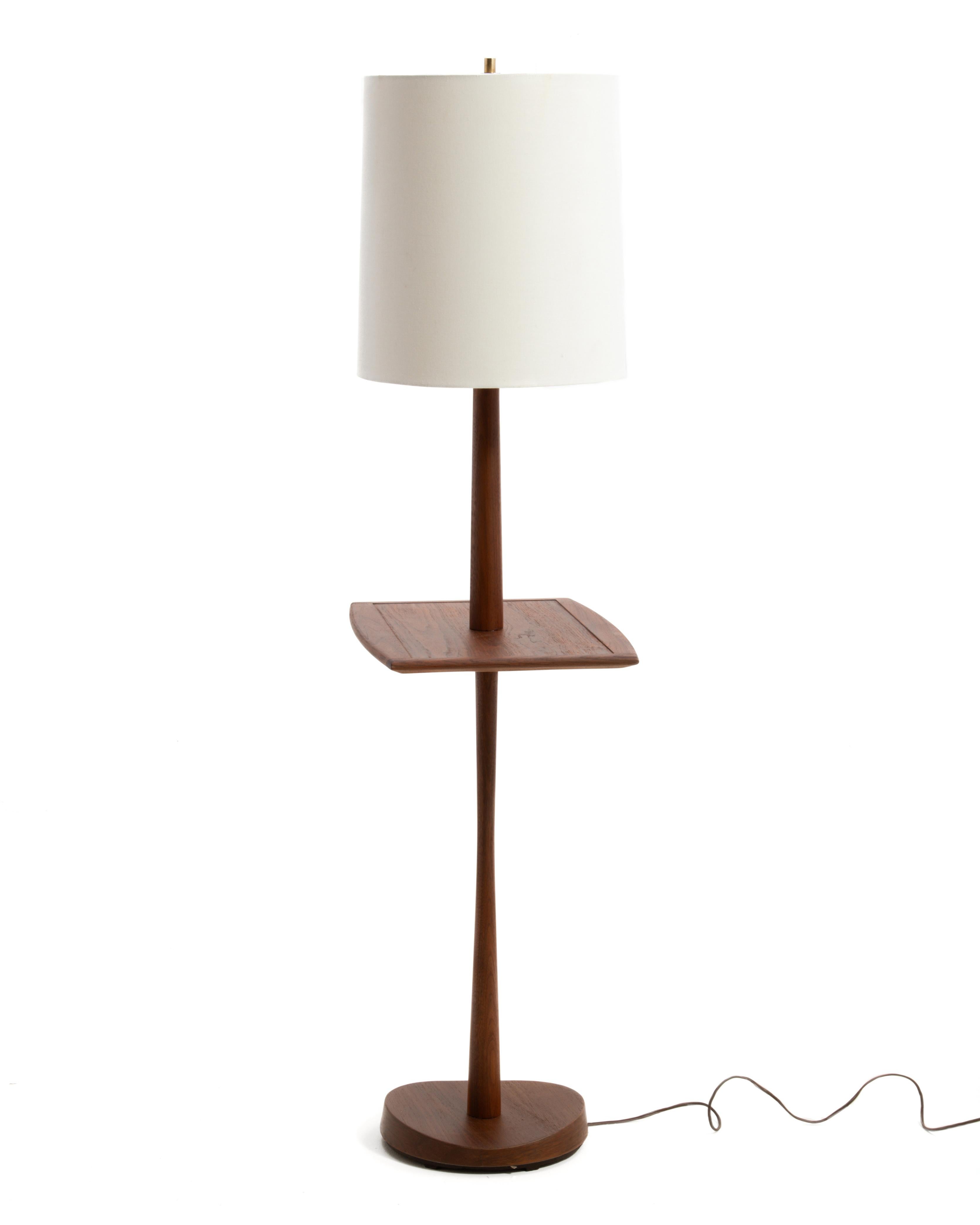 Laurel Lamp Mfg Co Mid Century Teak Table Shelf Floor Lamp Unmarked In Good Condition For Sale In Forest Grove, PA