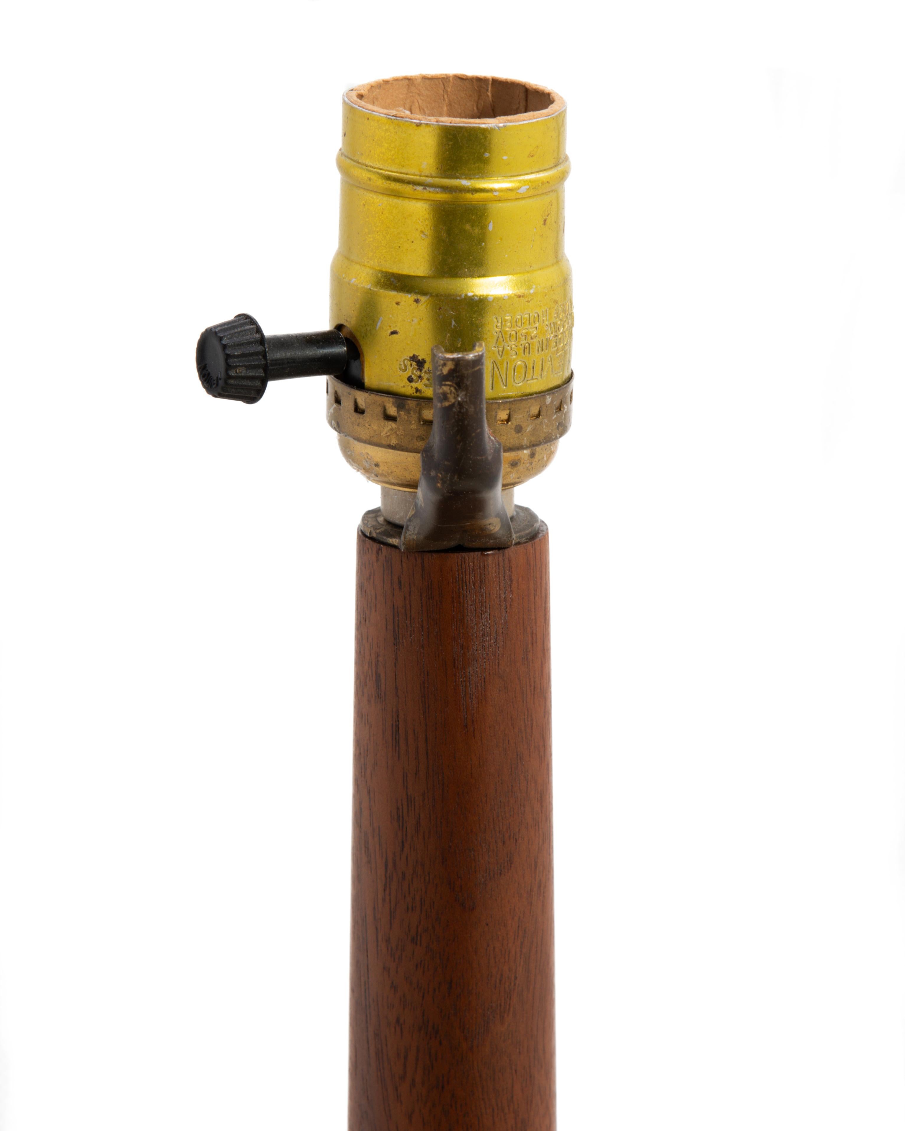 Laurel Lamp Mfg Co Mid Century Teak Table Shelf Floor Lamp Unmarked For Sale 3