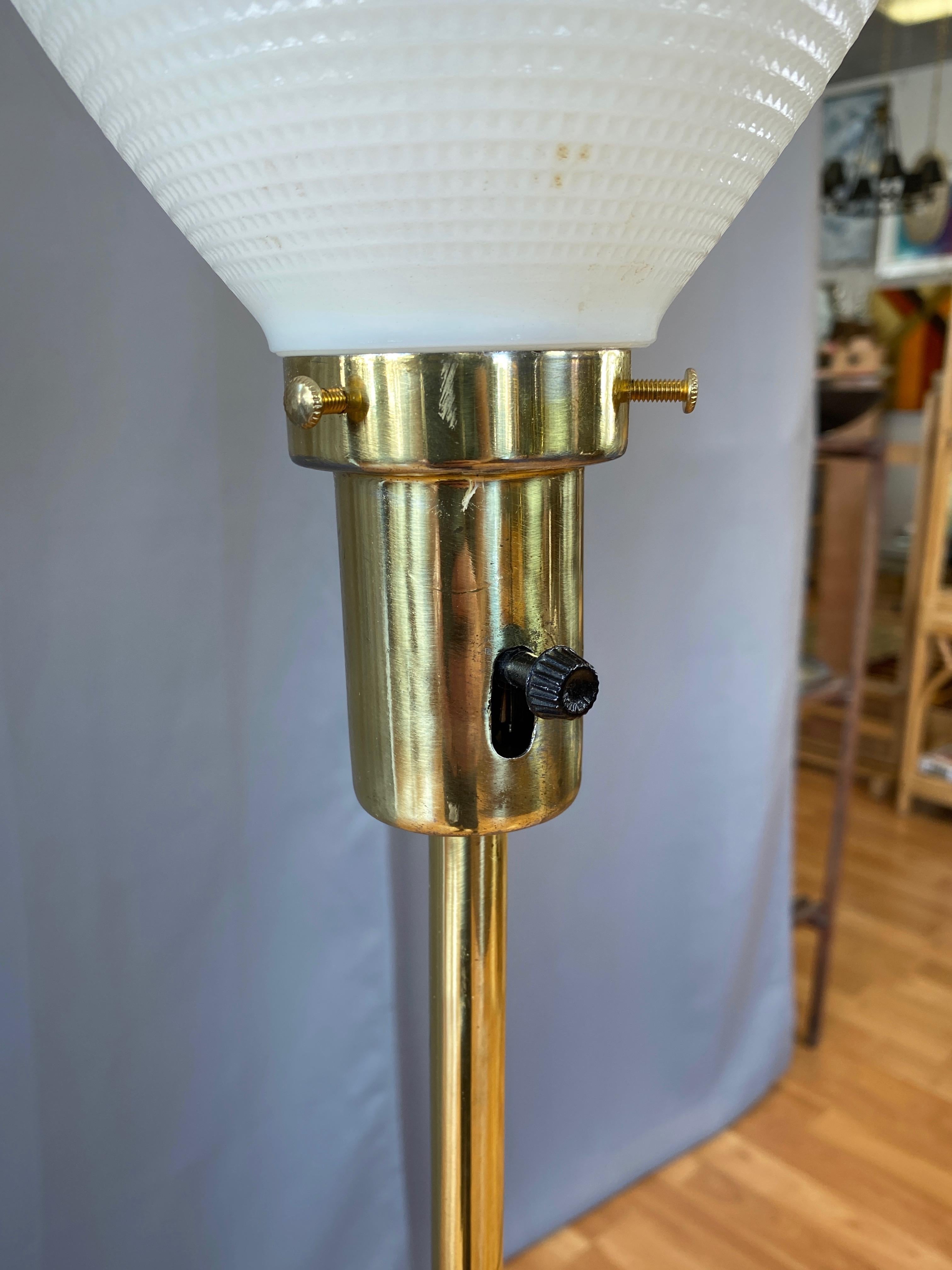 Laurel Lamp Paul McCobb Style Brass Tripod Base Floor Lamp, 1950s In Good Condition In San Francisco, CA