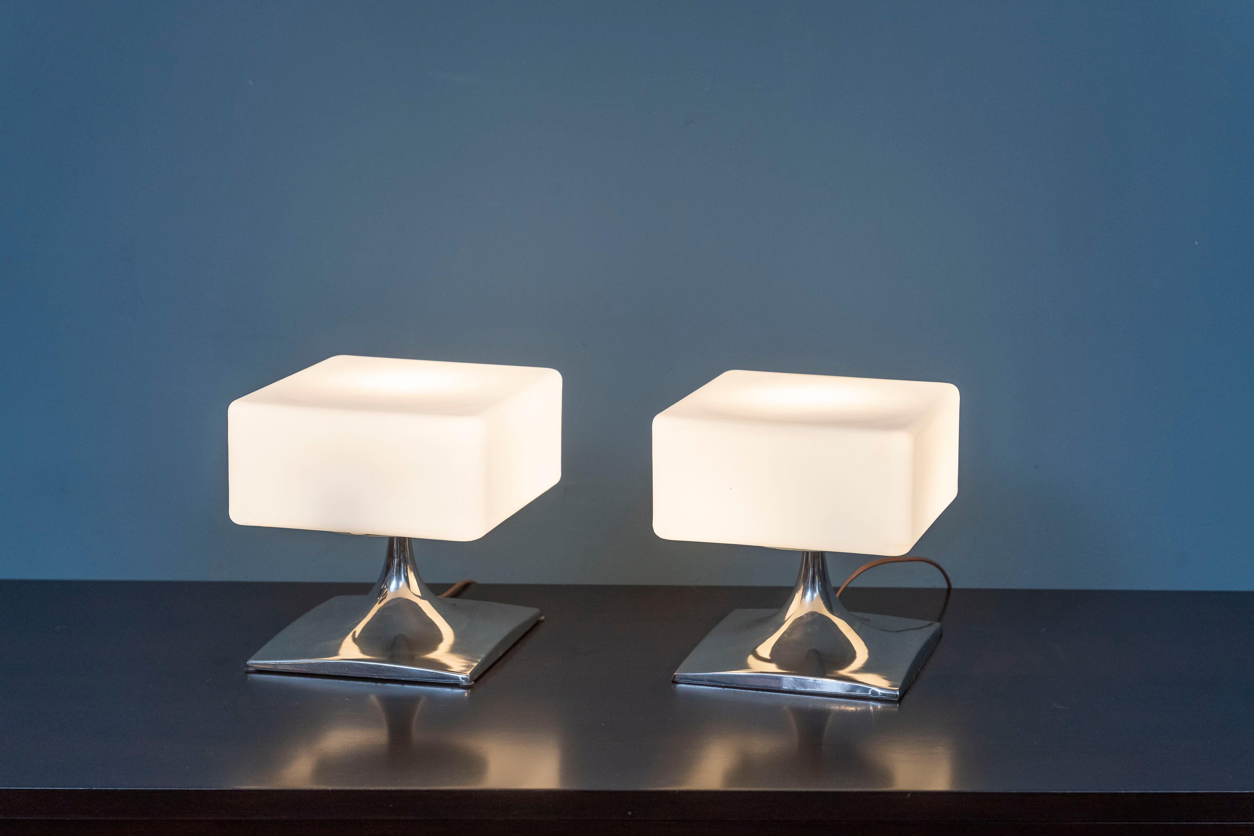 Mid-Century Modern Laurel Lamps For Sale
