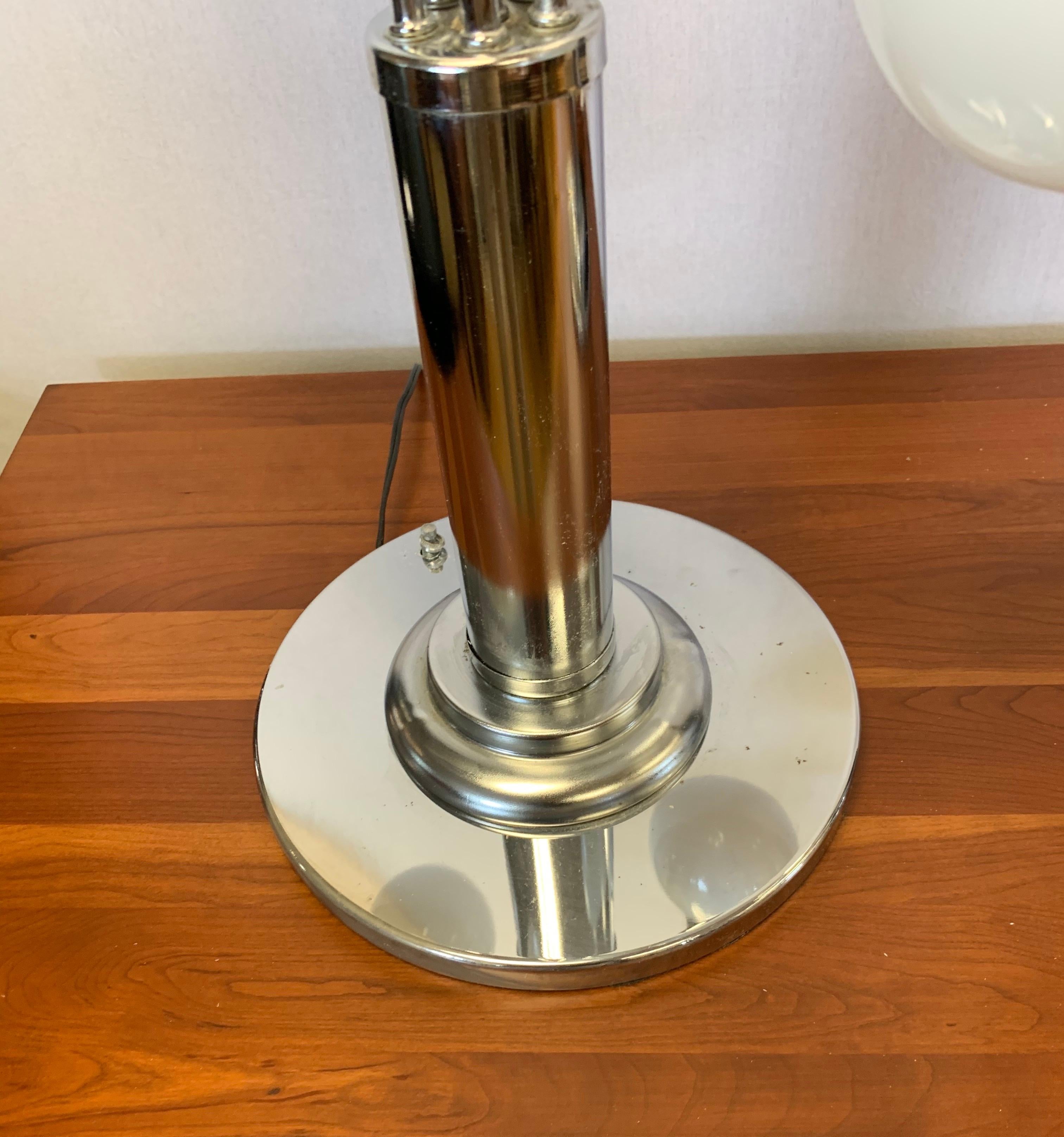 Laurel Lighting Mid Century Chrome Waterfall Large Table Lamp In Good Condition In West Hartford, CT