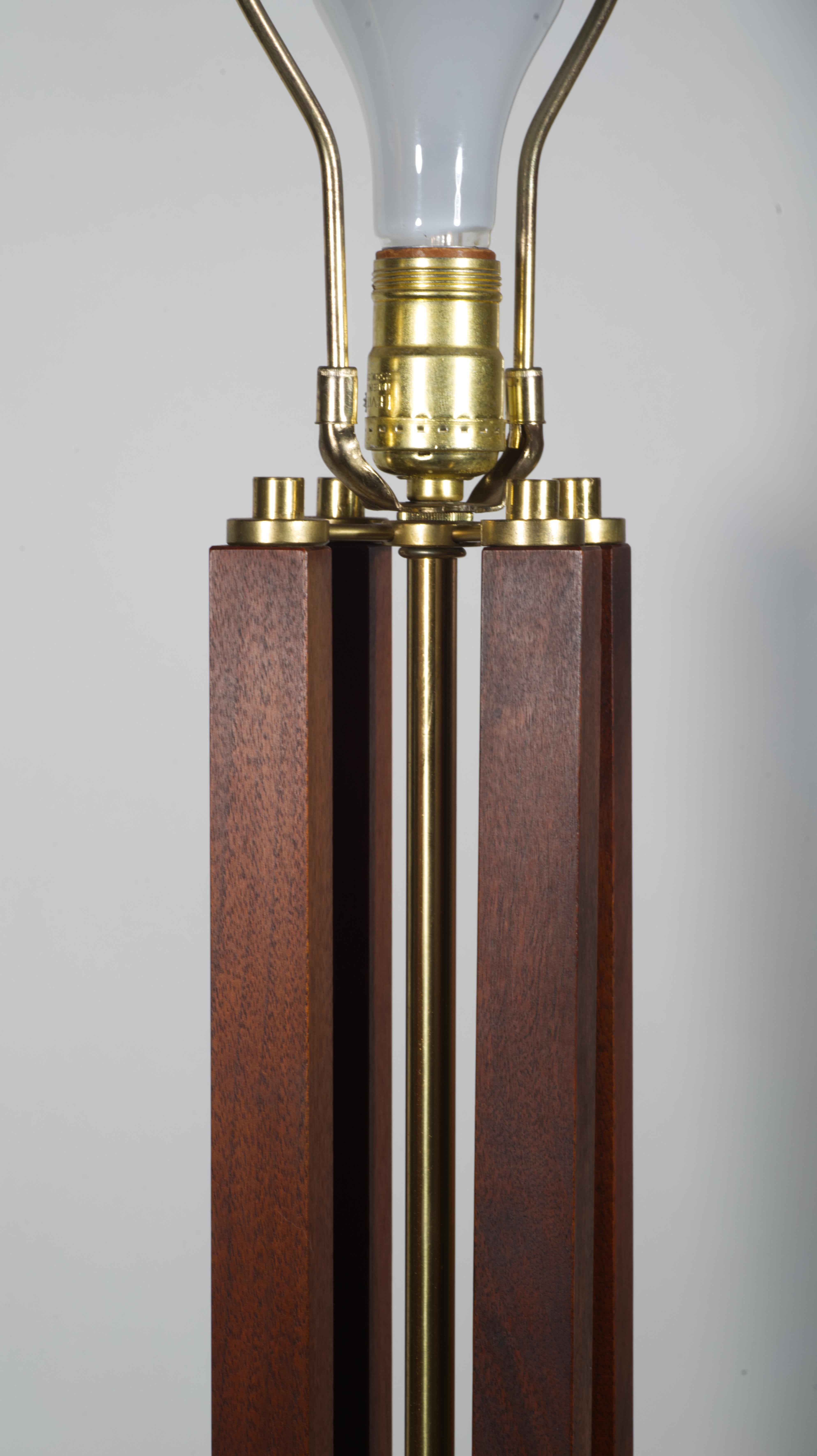 Milieu du XXe siècle Lampe de table Laurel, laiton et noyer, modernité du milieu du siècle dernier, années 1960 en vente